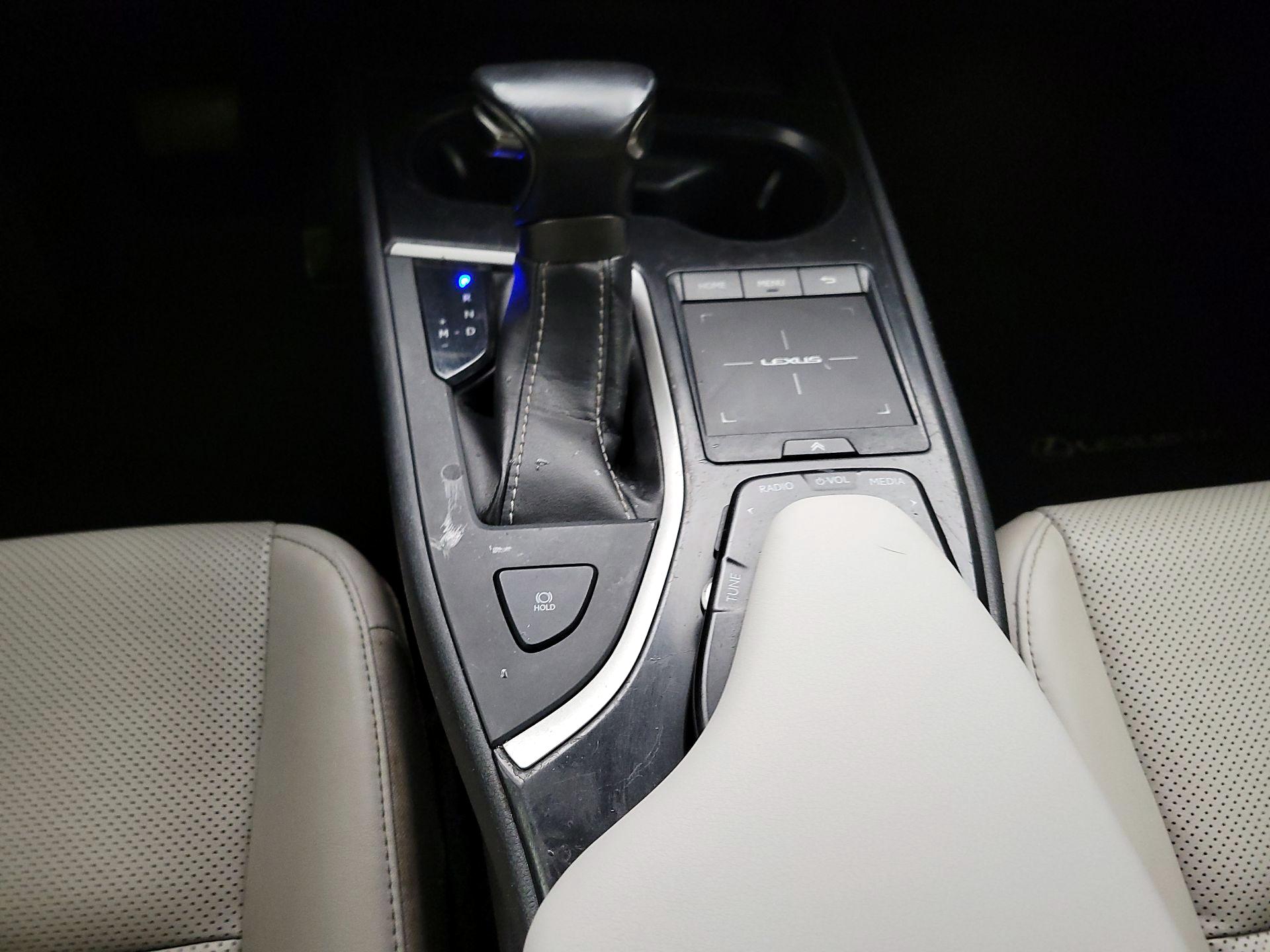 Thumbnail: 2020 Lexus UX - 17