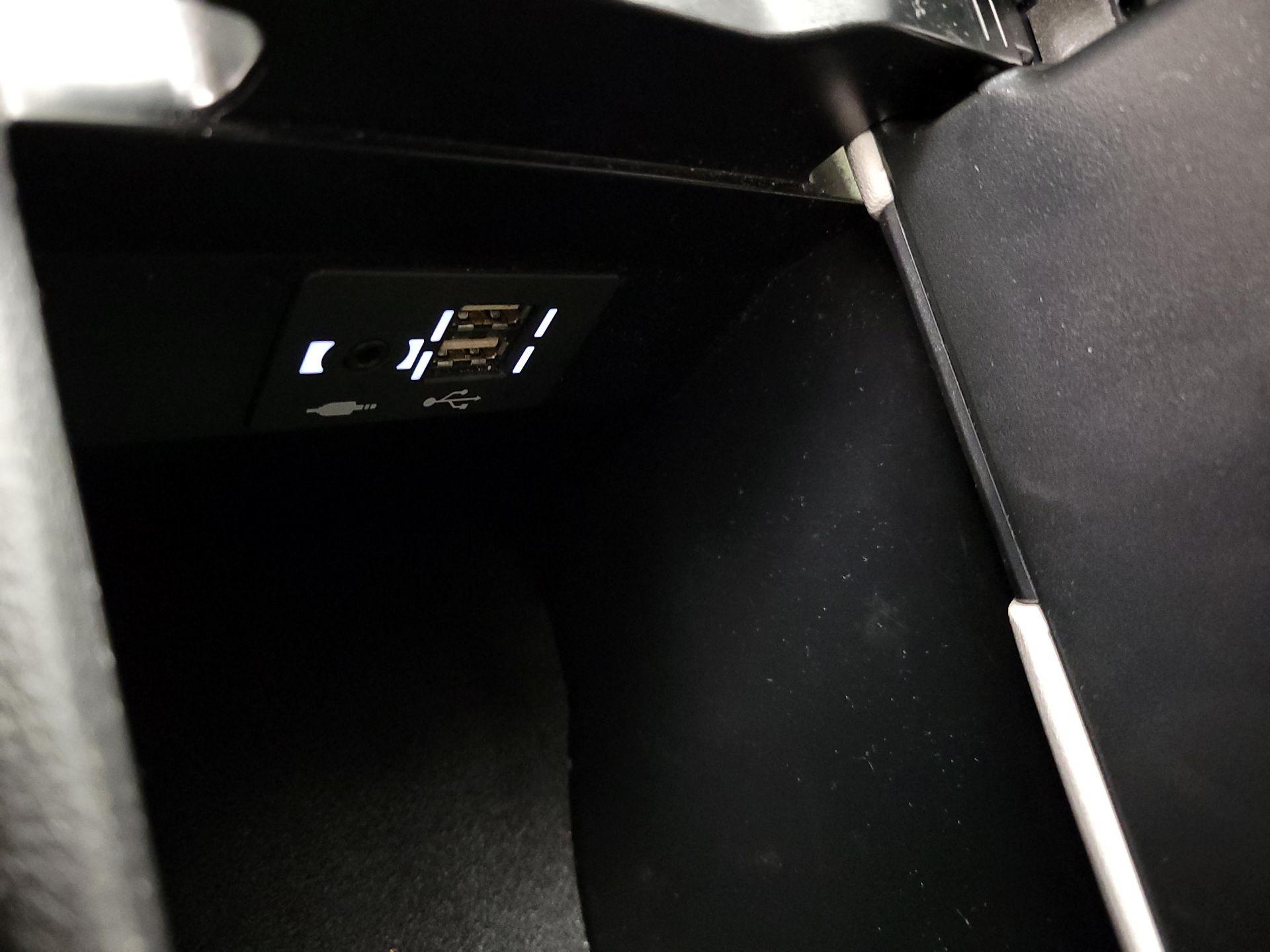 Thumbnail: 2020 Lexus UX - 18