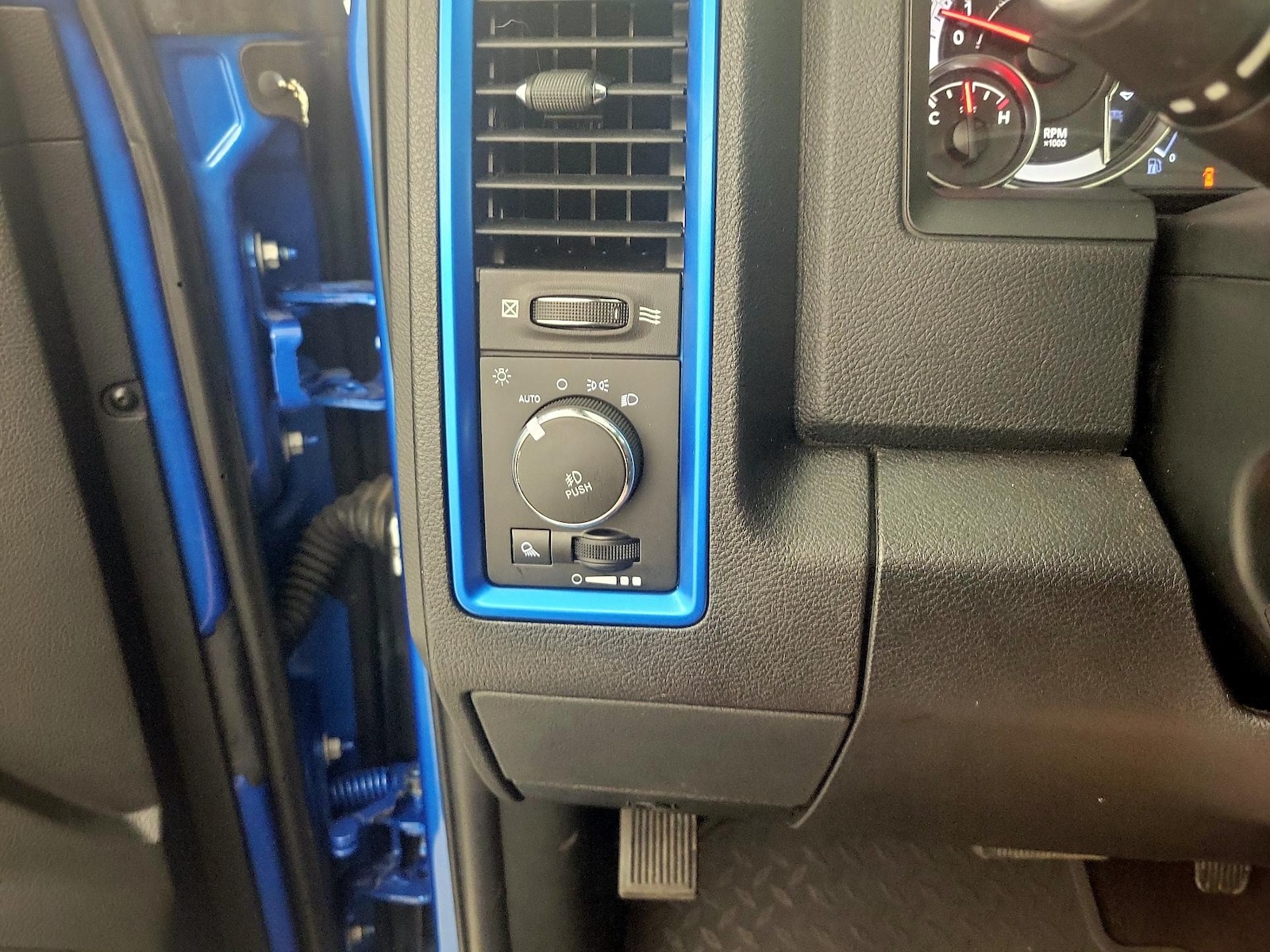 2018 RAM Ram 1500 Pickup Sport - Photo 14