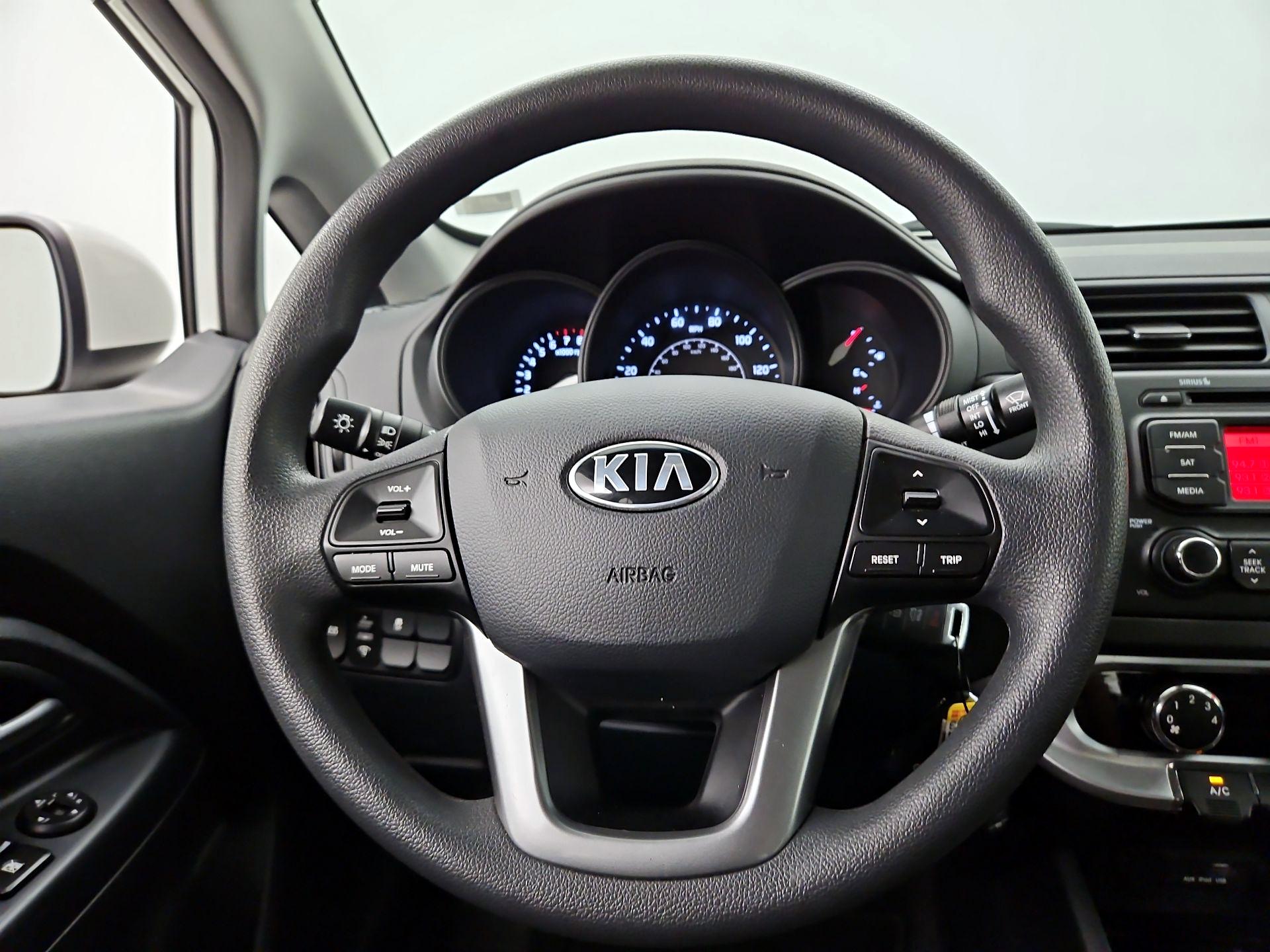 Thumbnail: 2015 Kia Rio - 10