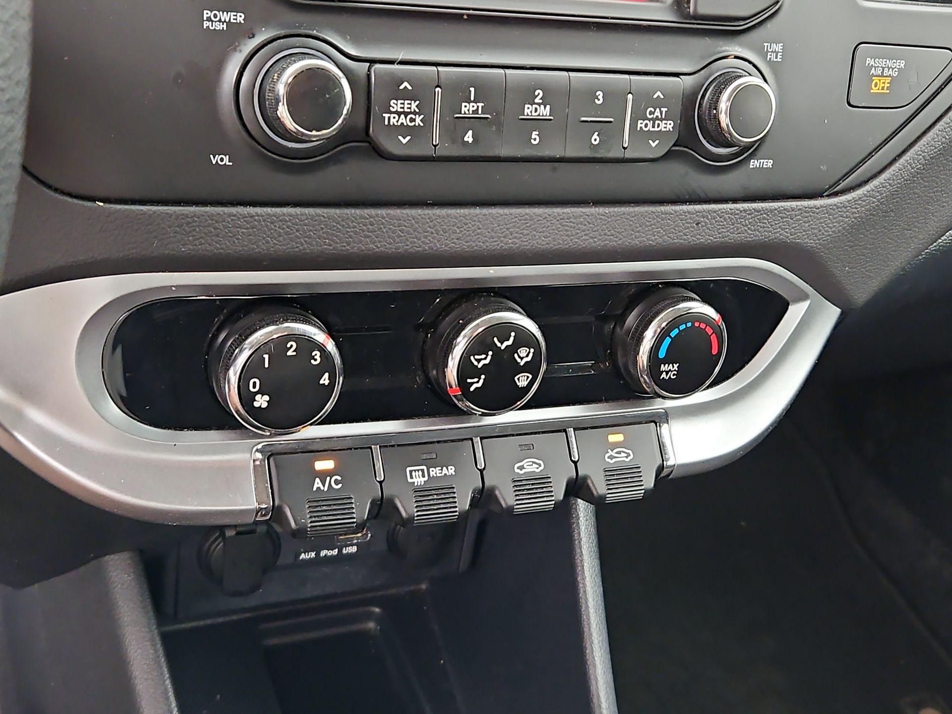 Thumbnail: 2015 Kia Rio - 15