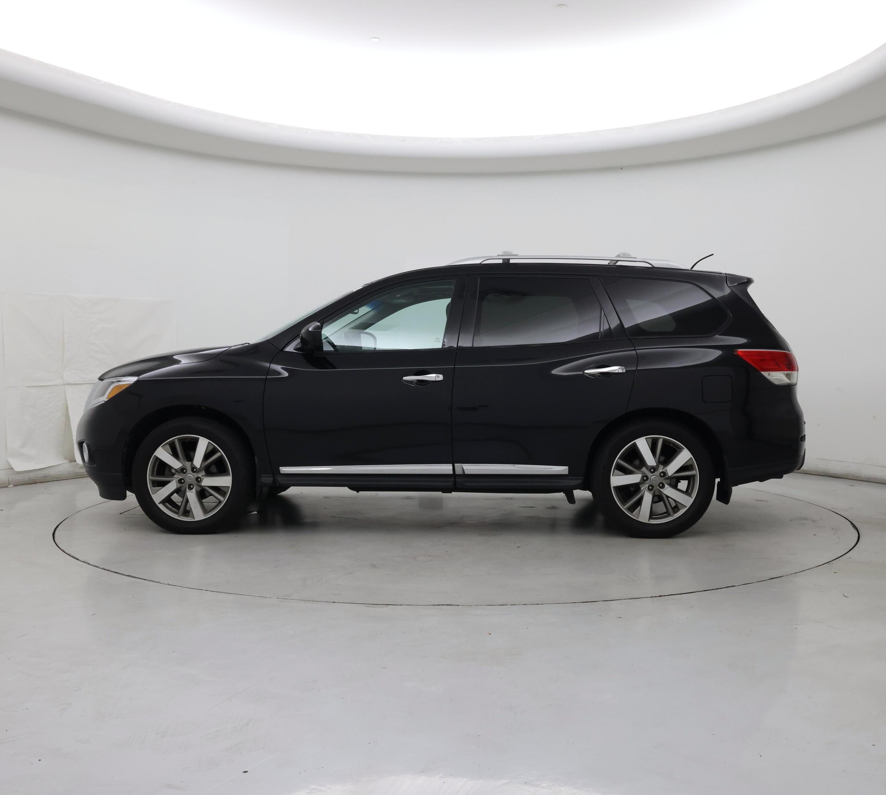 Thumbnail: 2016 Nissan Pathfinder - 3