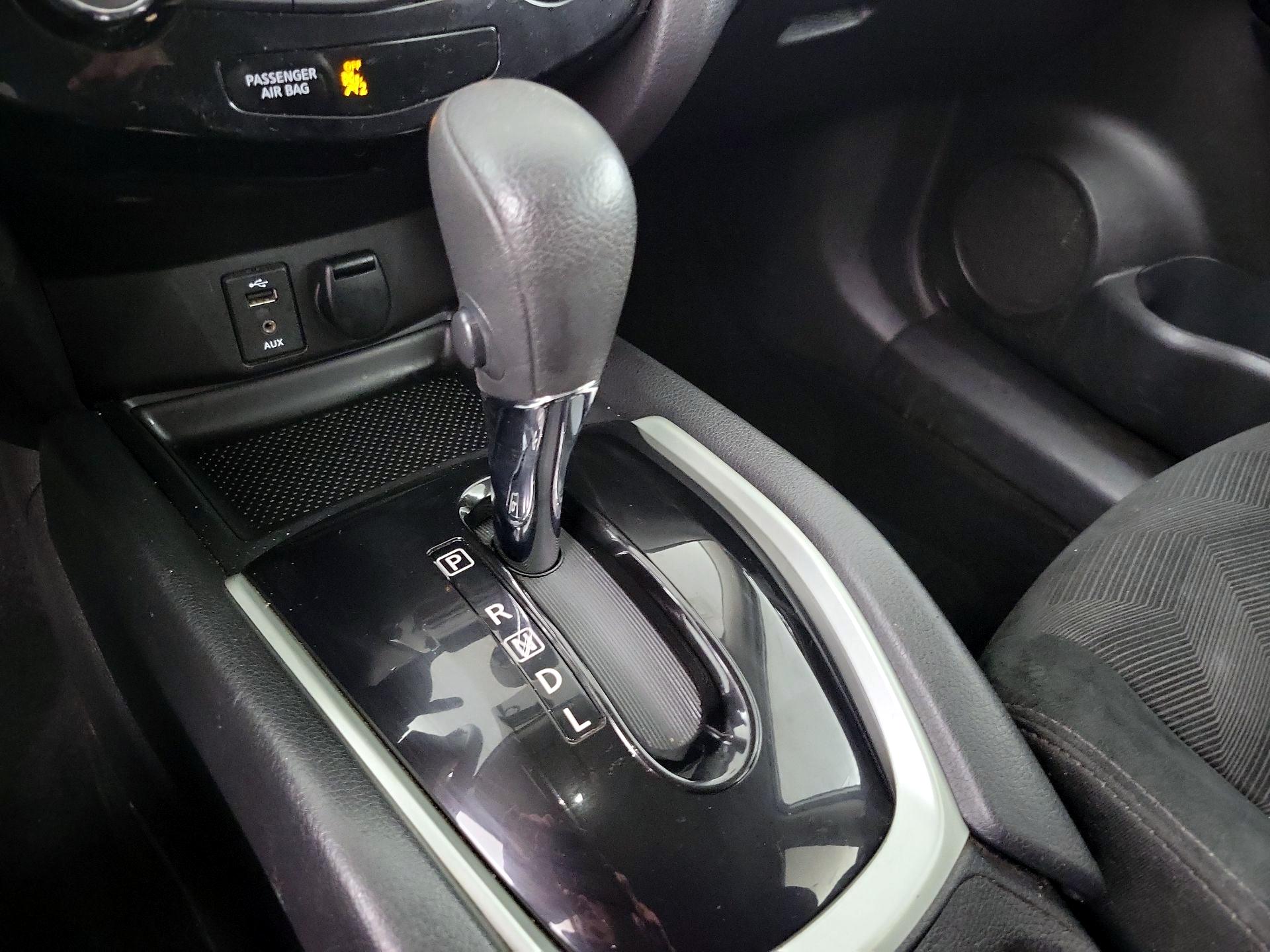 Thumbnail: 2016 Nissan Rogue - 16