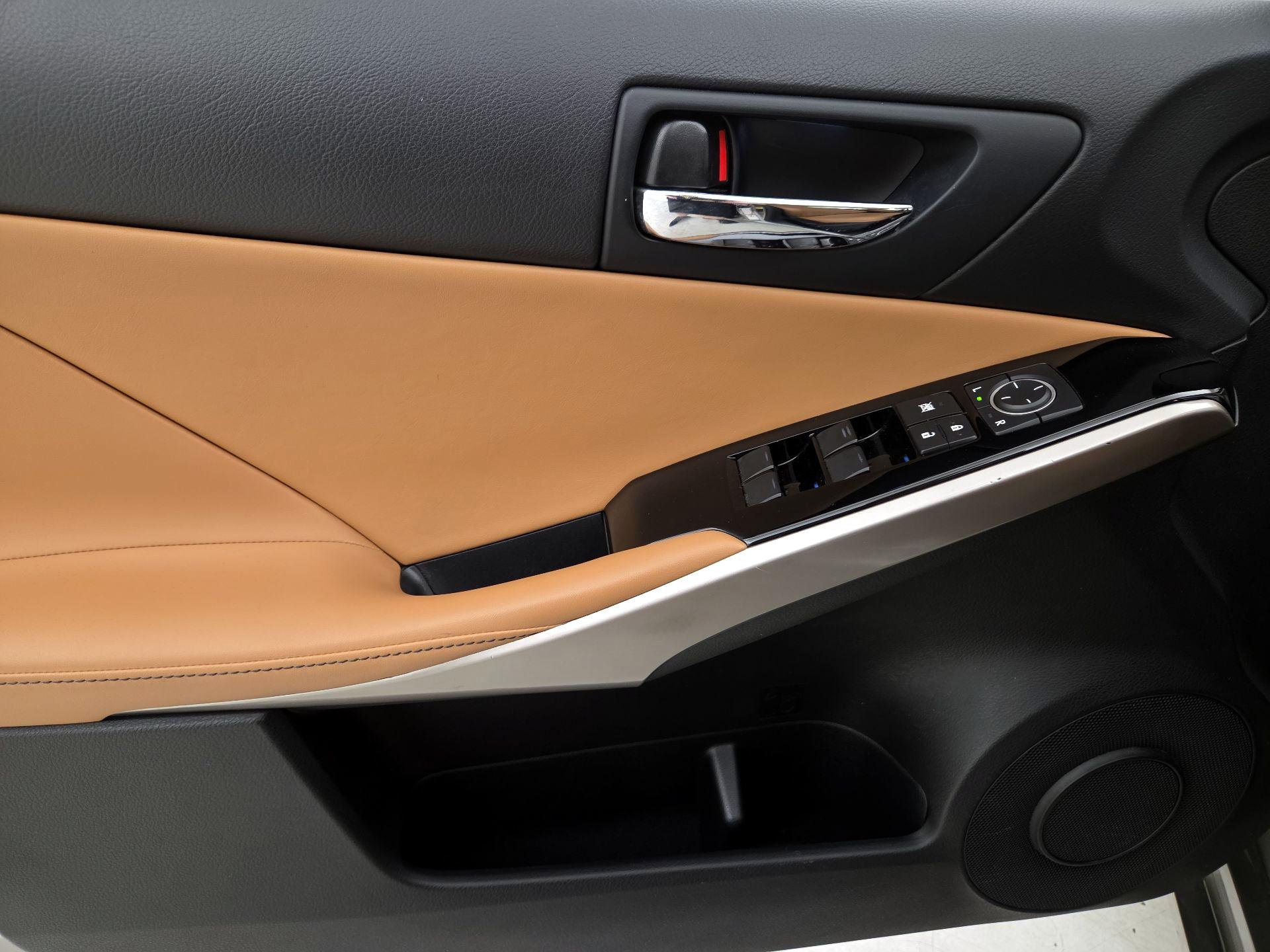 Thumbnail: 2015 Lexus IS - 12