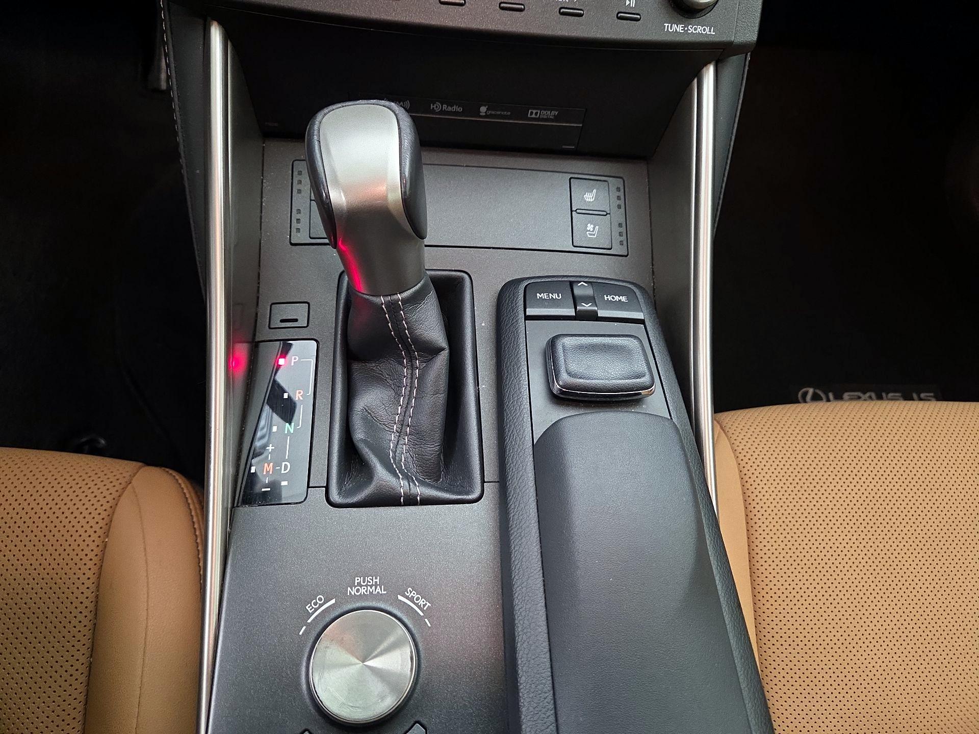 Thumbnail: 2015 Lexus IS - 17