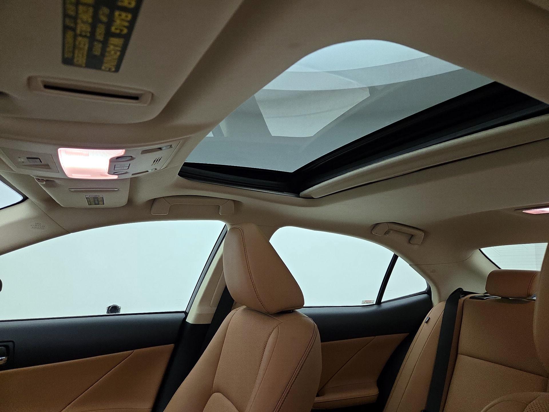 Thumbnail: 2015 Lexus IS - 19