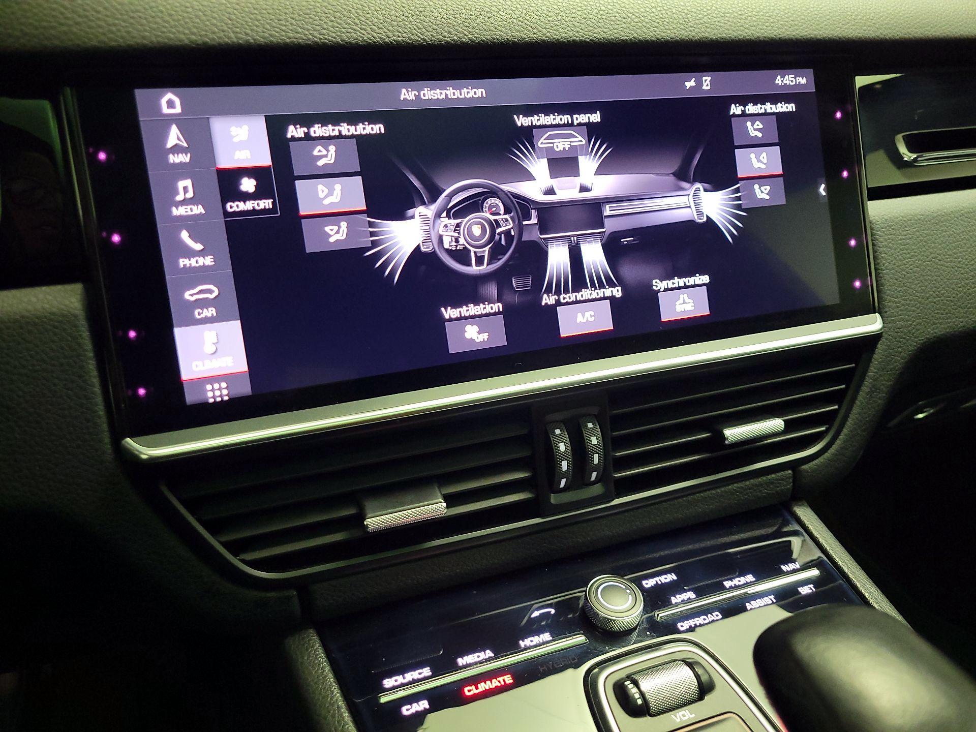 Thumbnail: 2019 Porsche Cayenne - 17