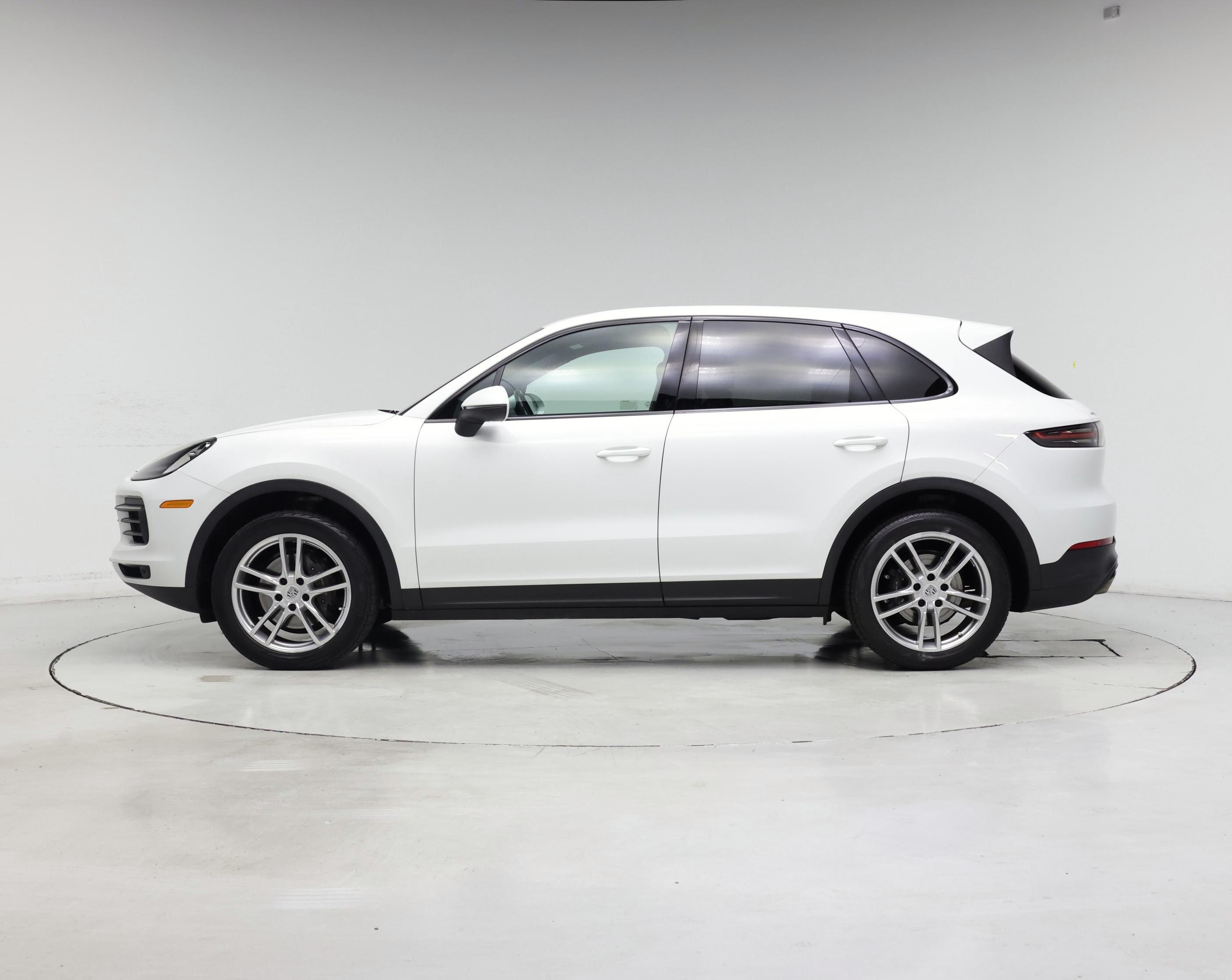 Thumbnail: 2019 Porsche Cayenne - 3