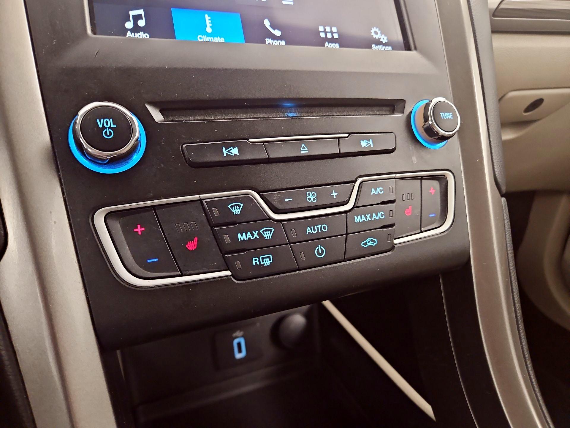 Thumbnail: 2017 Ford Fusion - 14