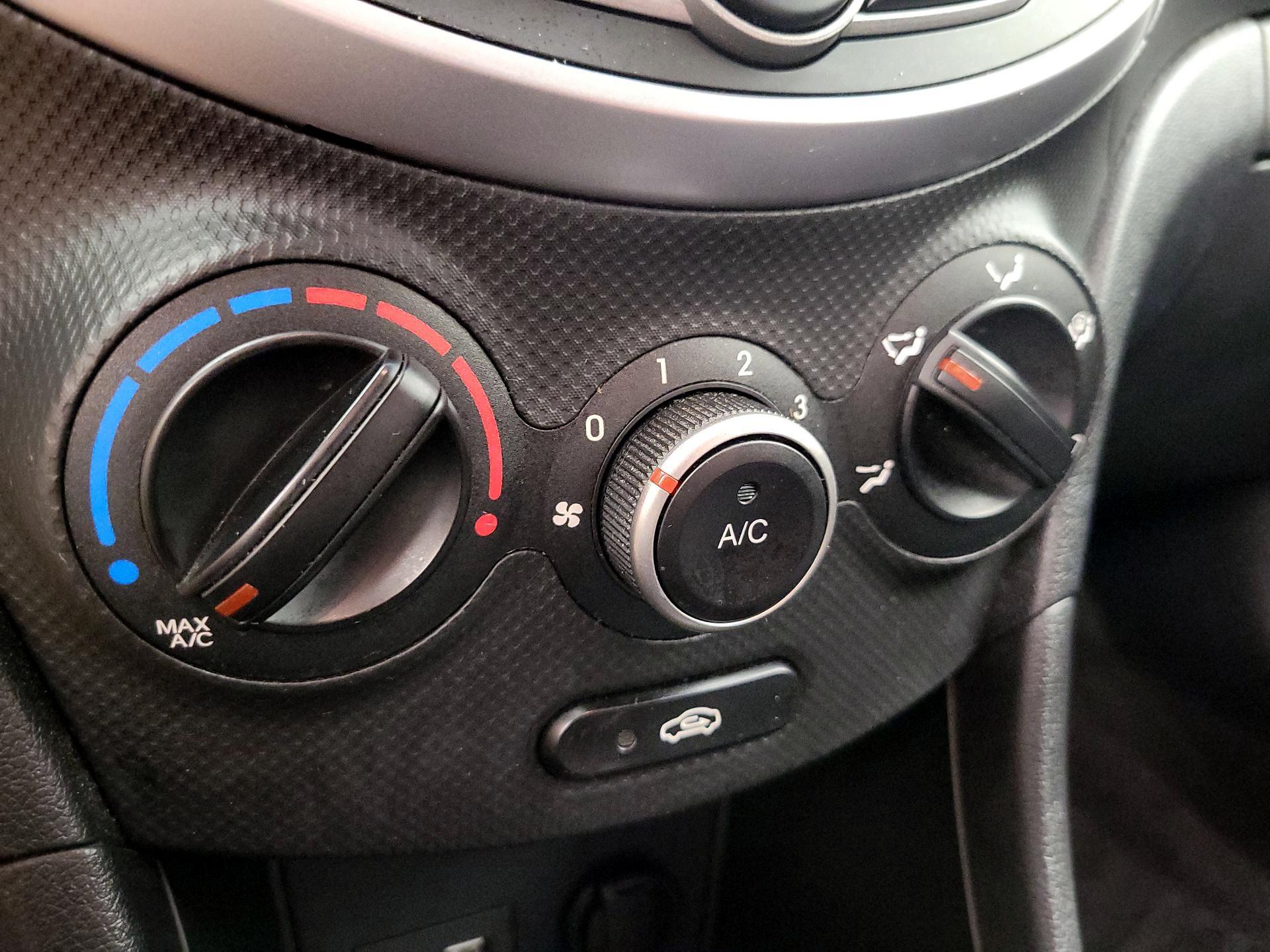 Thumbnail: 2016 Hyundai Accent - 15