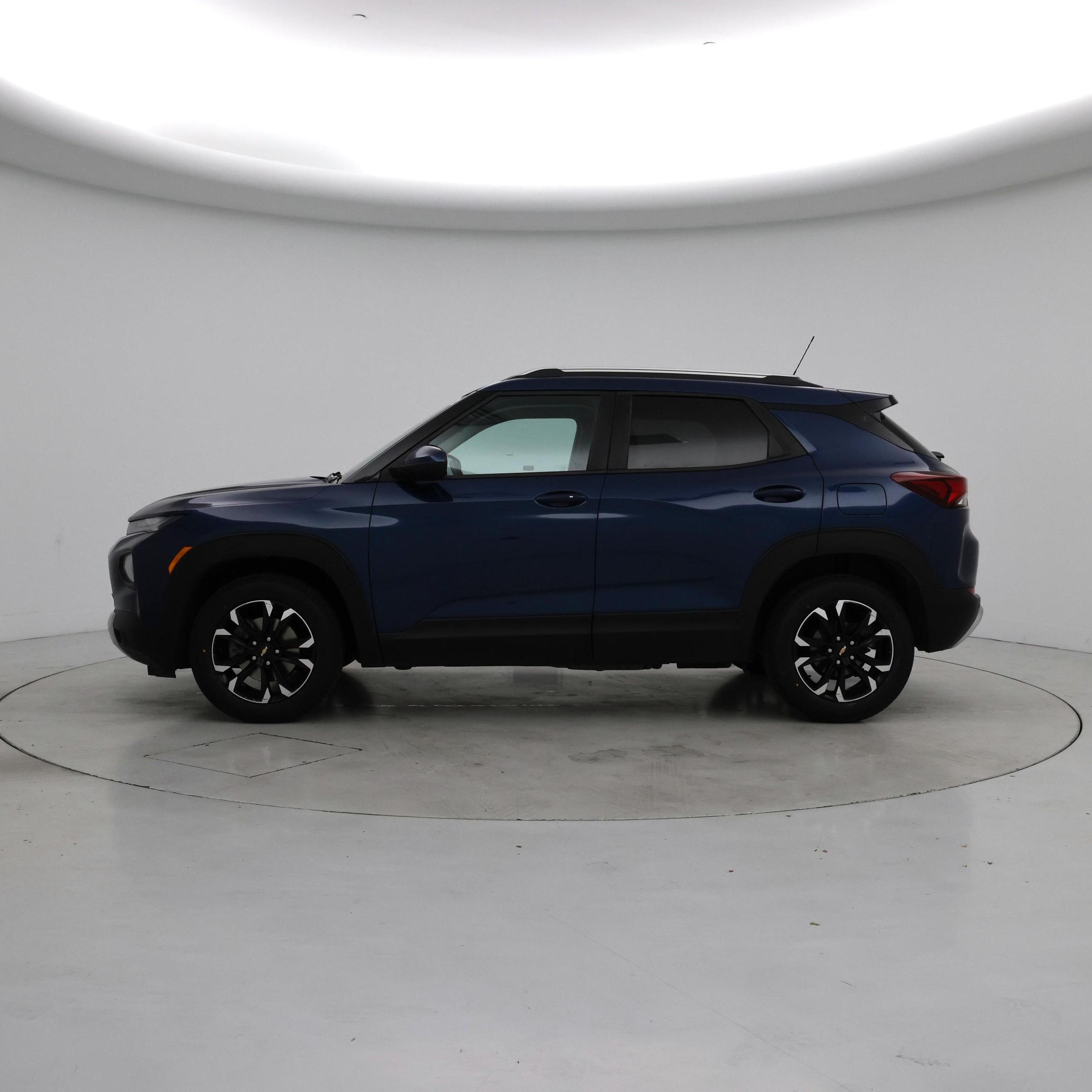 Thumbnail: 2021 Chevrolet TrailBlazer - 3