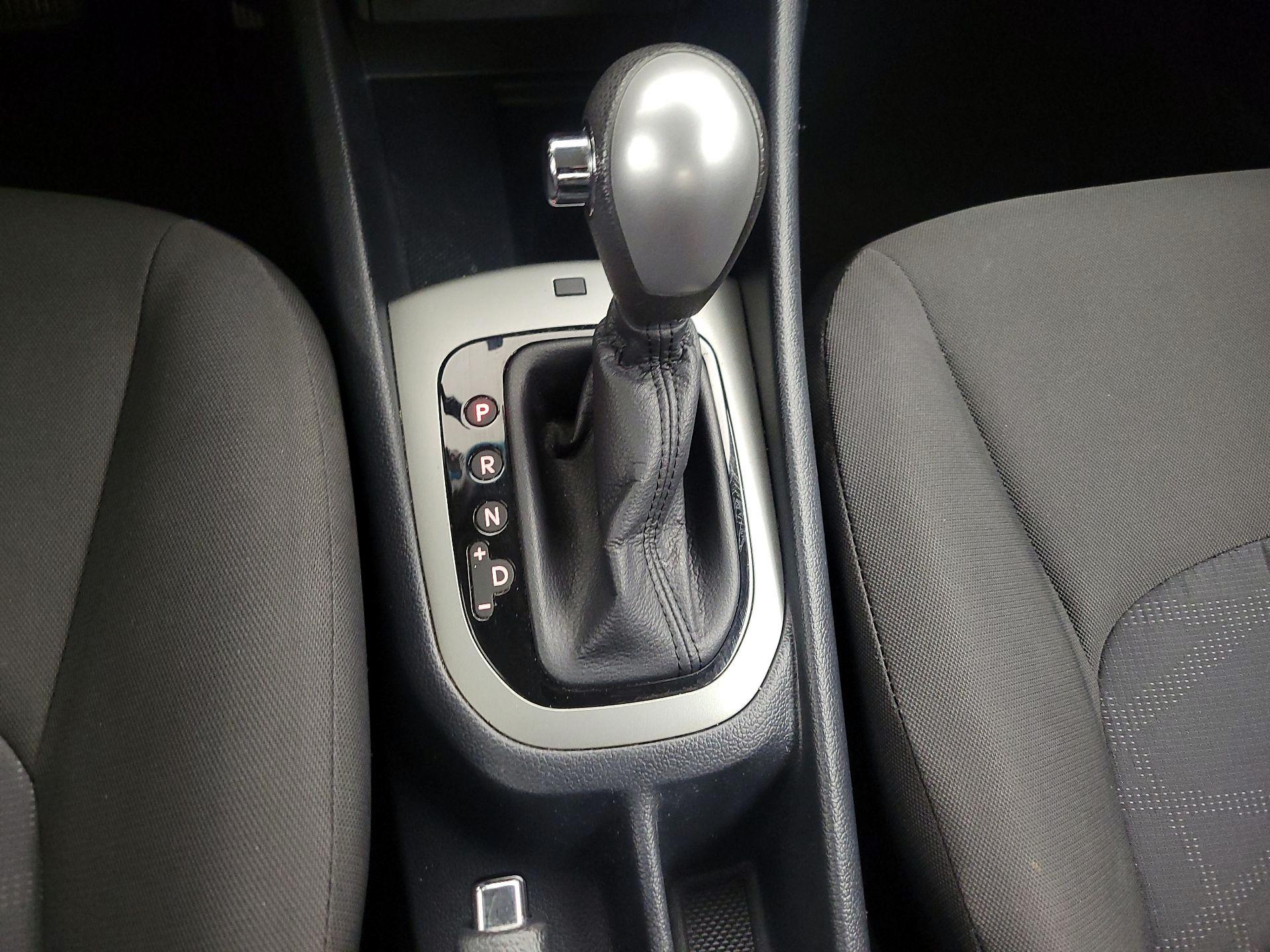 Thumbnail: 2017 Kia Rio - 16