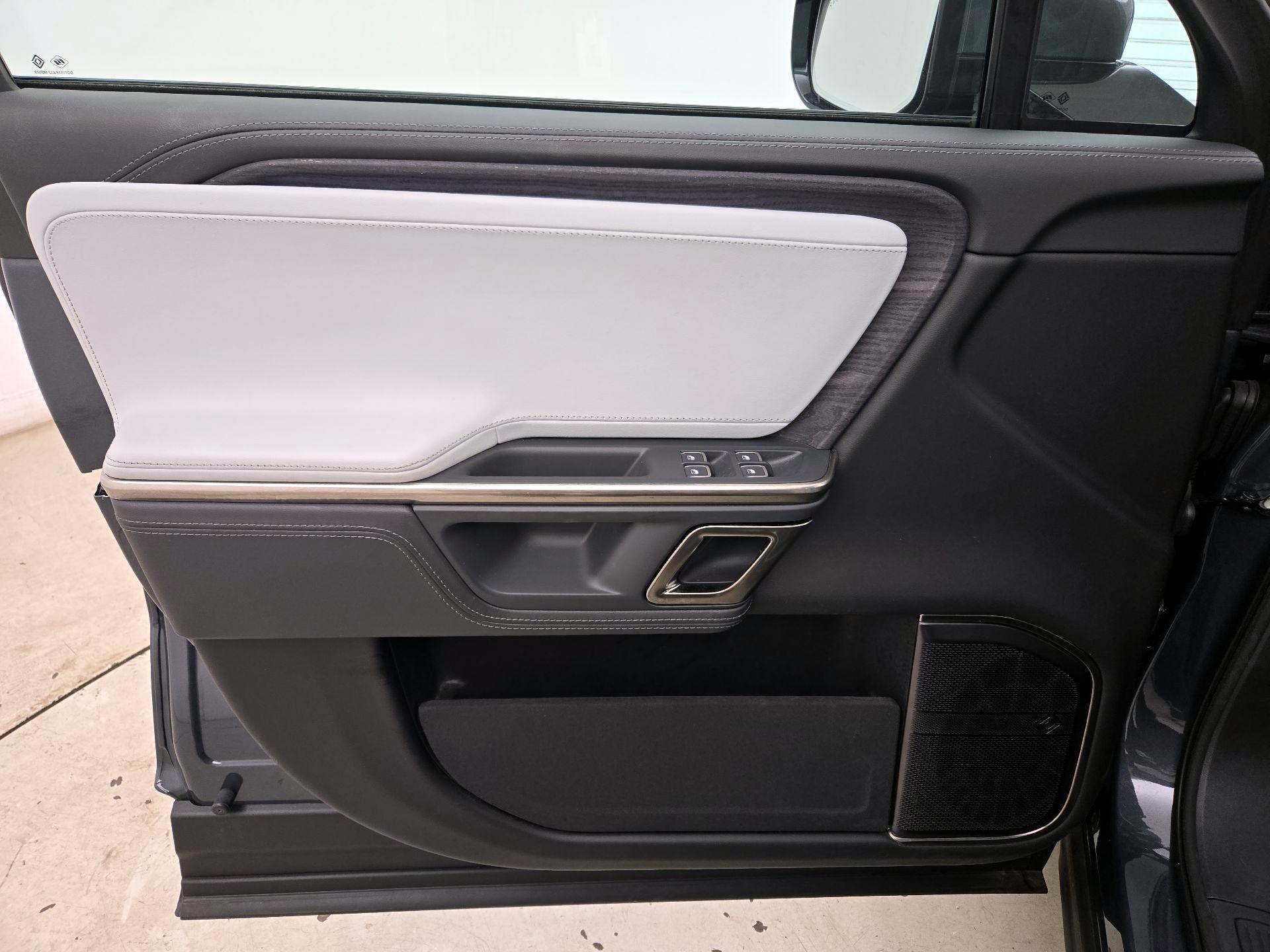 Thumbnail: 2023 Rivian R1S - 12