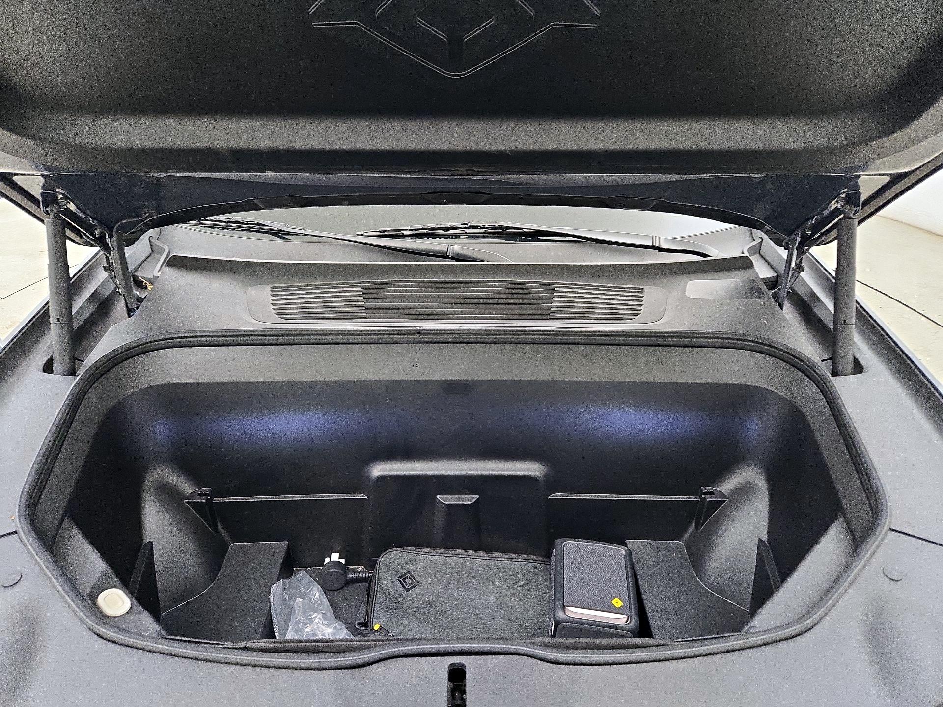 Thumbnail: 2023 Rivian R1S - 18