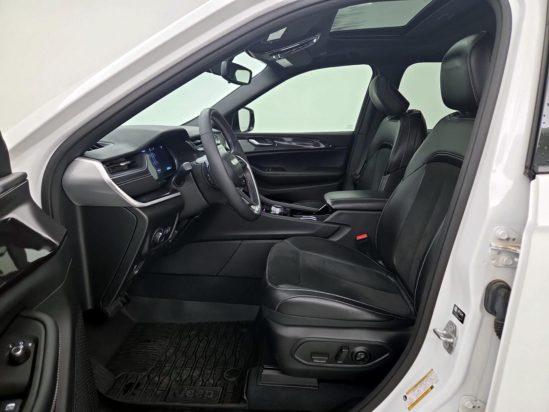 Thumbnail: 2023 Jeep Grand Cherokee - 9