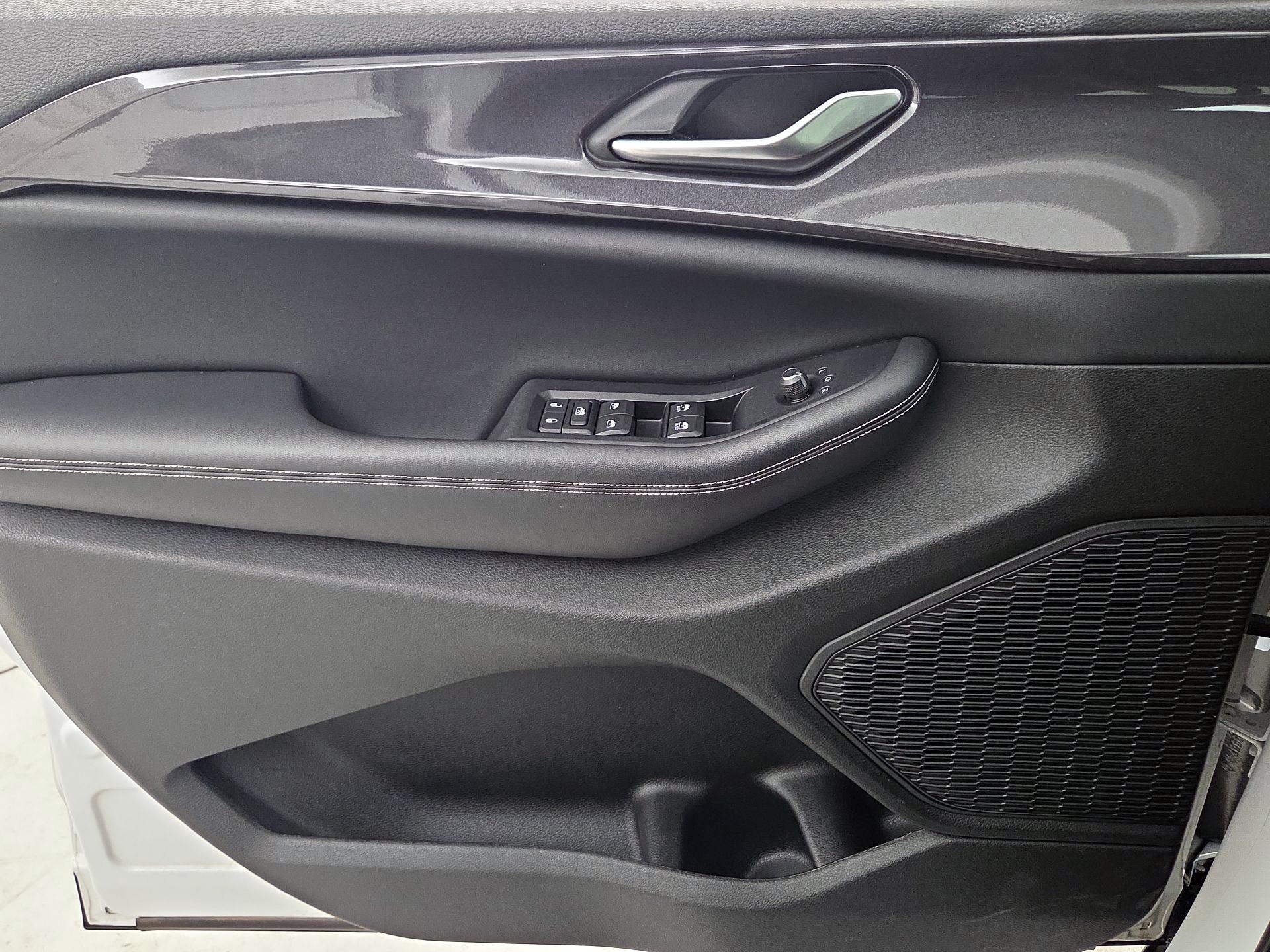 Thumbnail: 2023 Jeep Grand Cherokee - 10