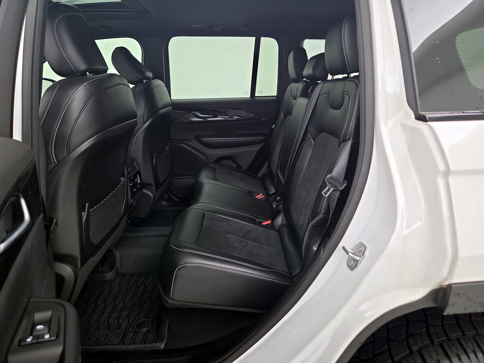 Thumbnail: 2023 Jeep Grand Cherokee - 18
