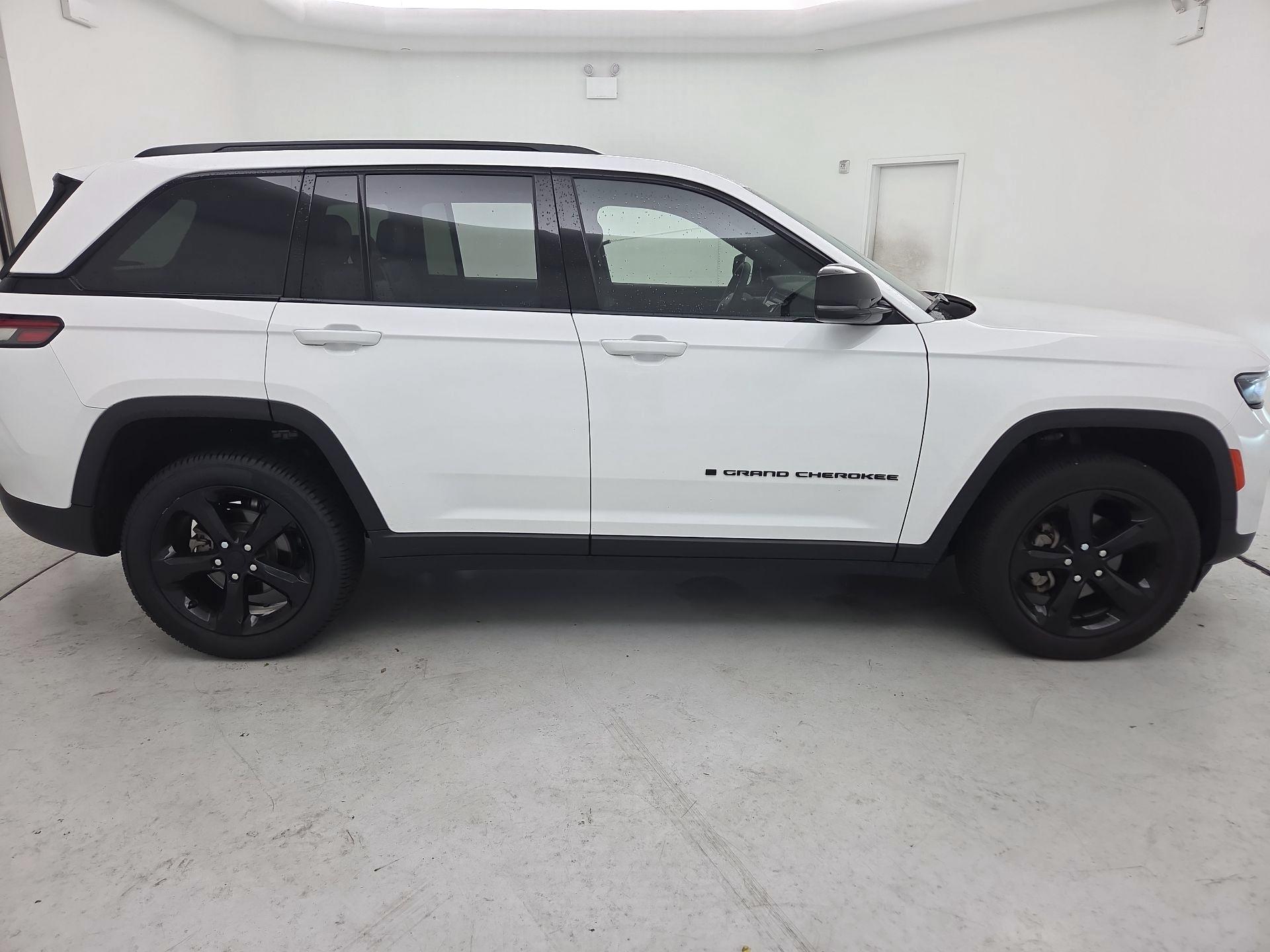 Thumbnail: 2023 Jeep Grand Cherokee - 4