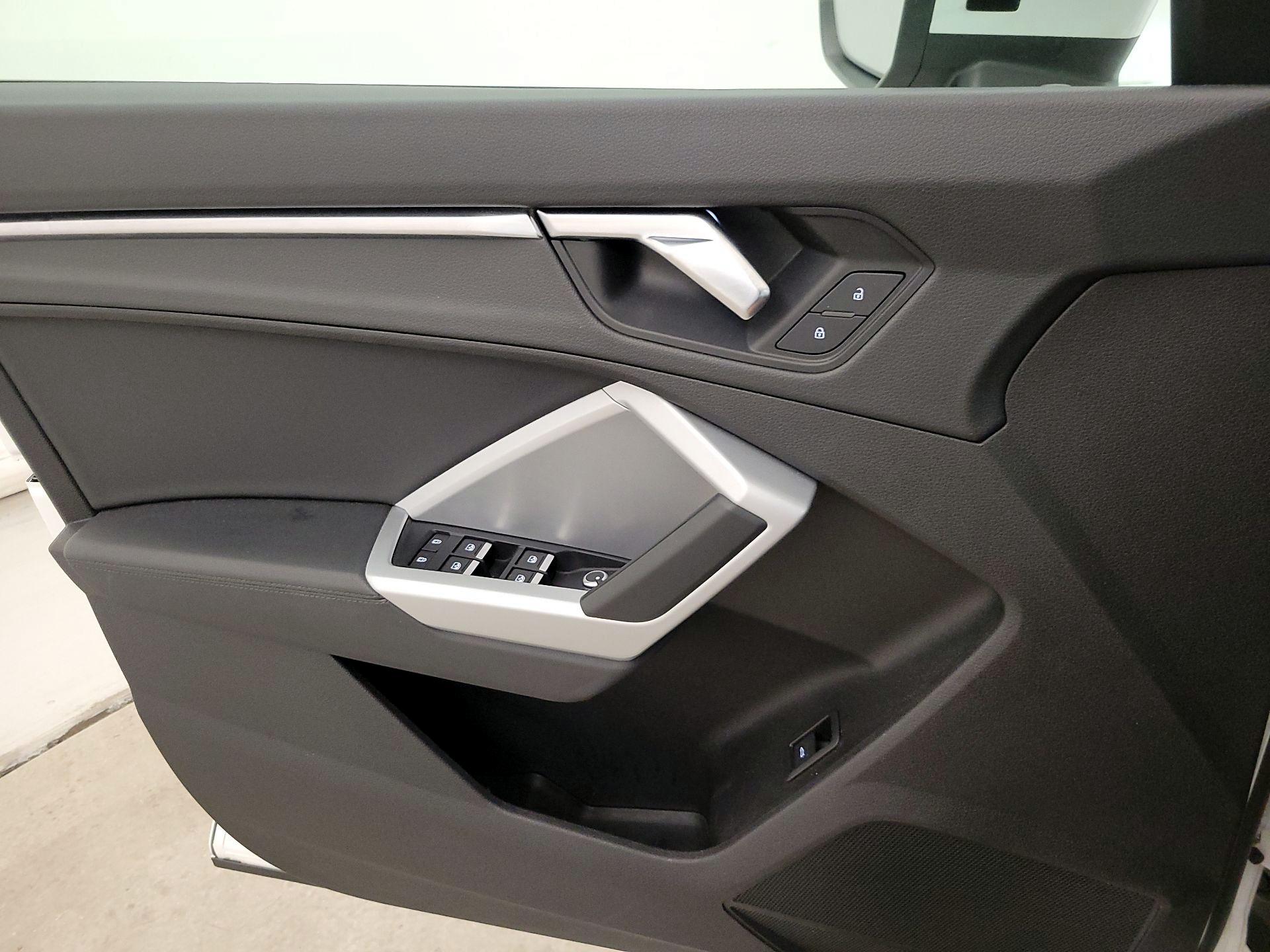 Thumbnail: 2020 Audi Q3 - 12