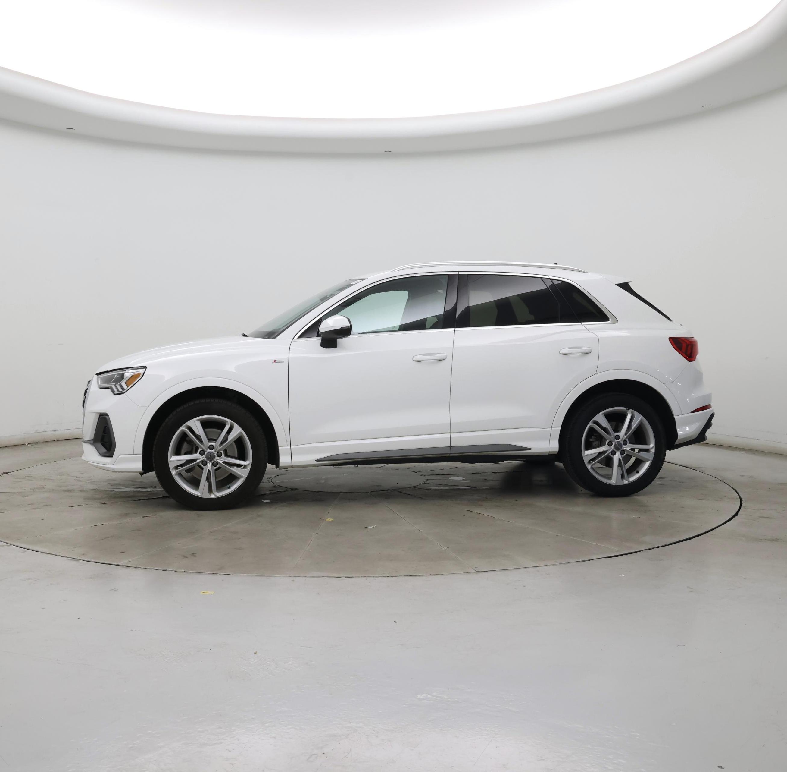 Thumbnail: 2020 Audi Q3 - 3