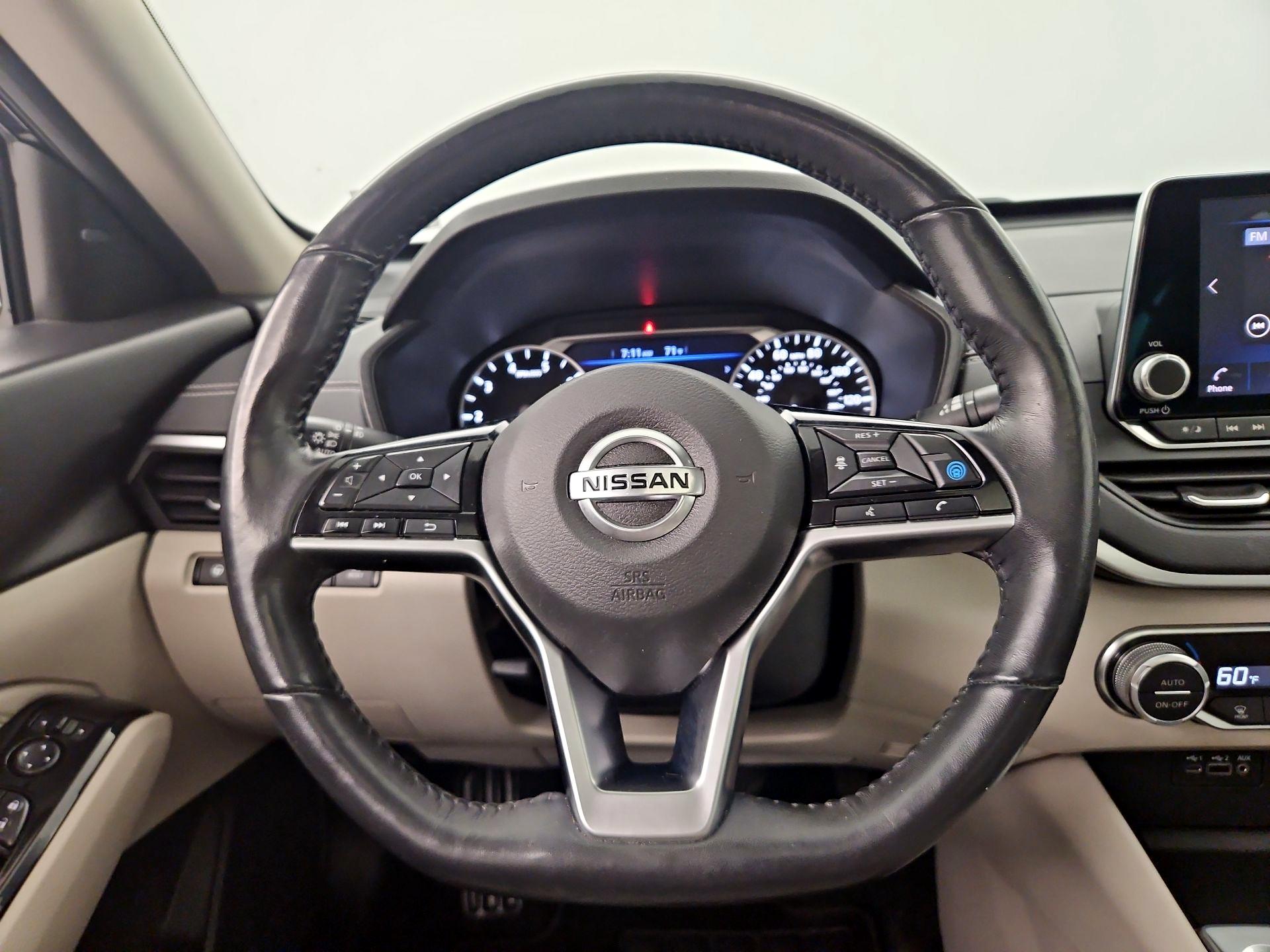 Thumbnail: 2020 Nissan Altima - 10