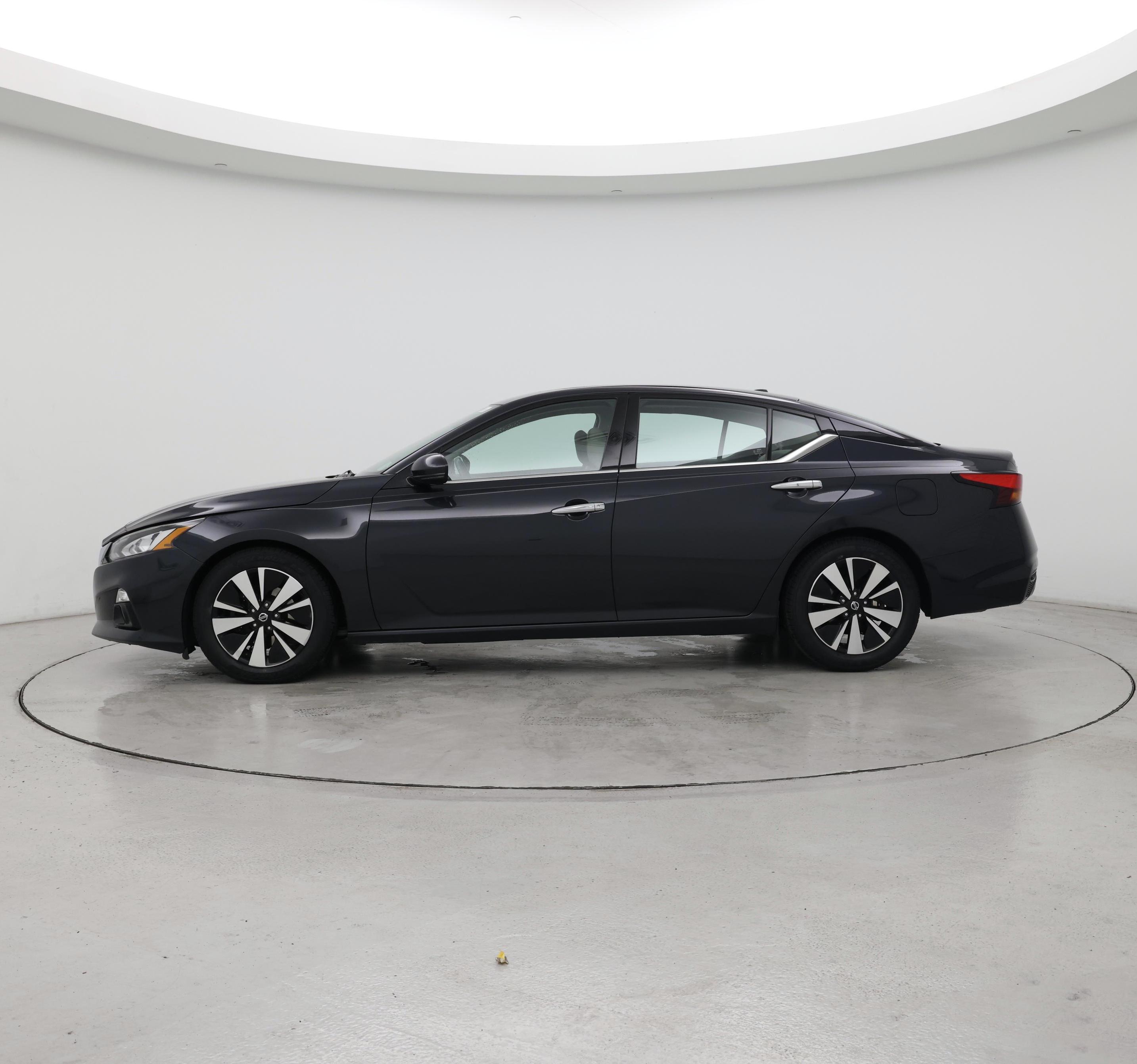 Thumbnail: 2020 Nissan Altima - 3