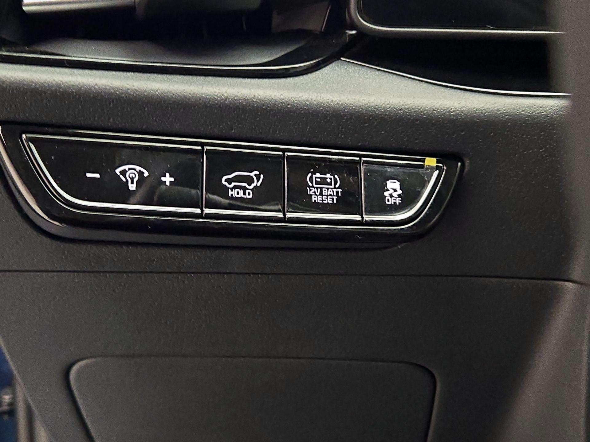 Thumbnail: 2025 Kia Niro - 13