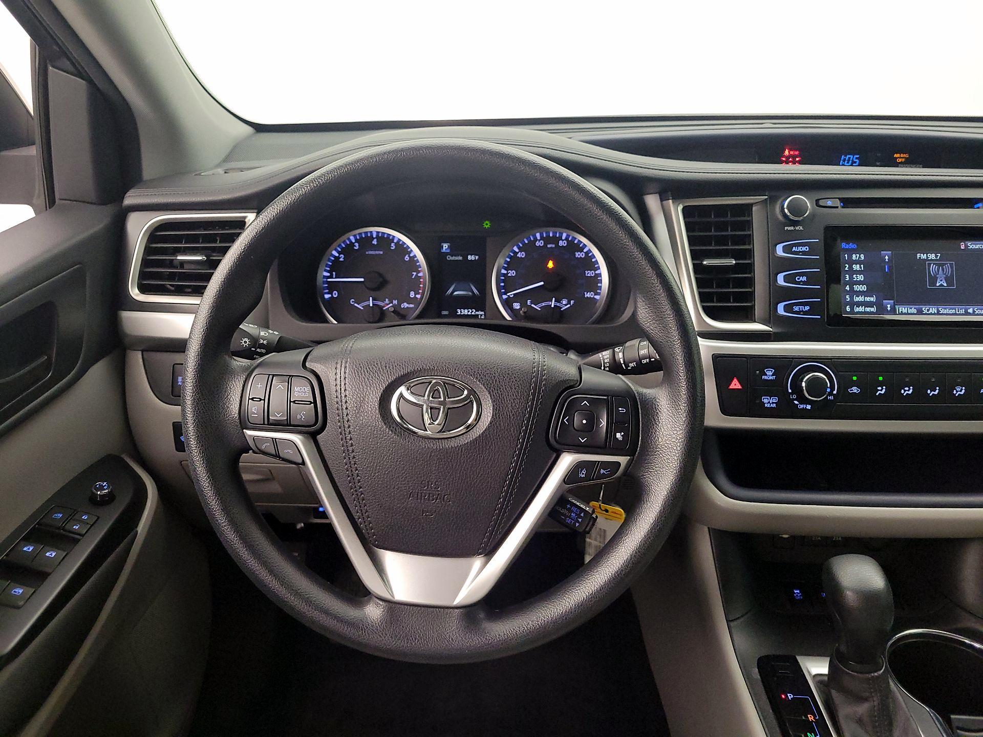 Thumbnail: 2017 Toyota Highlander - 10