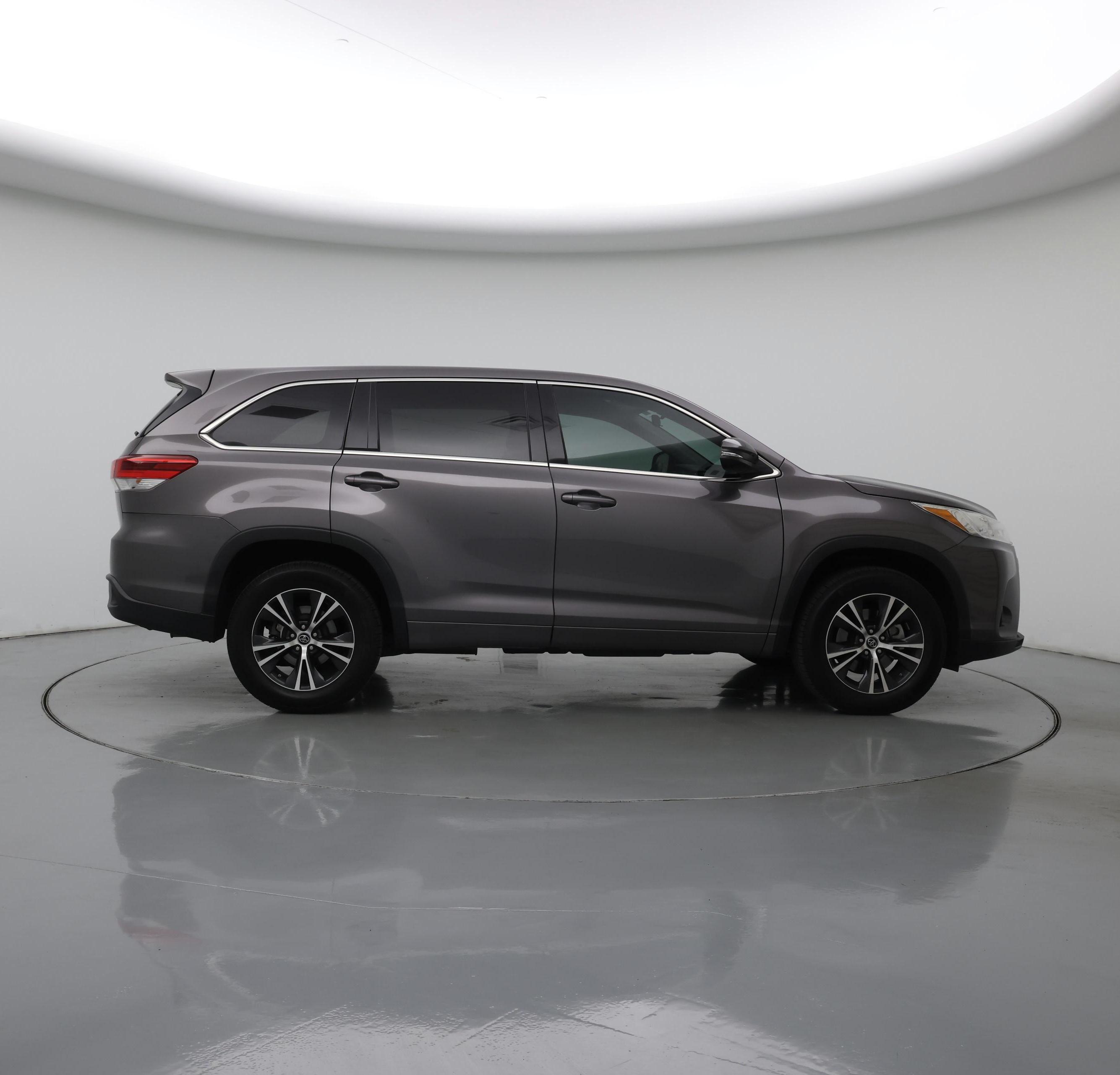 Thumbnail: 2017 Toyota Highlander - 7