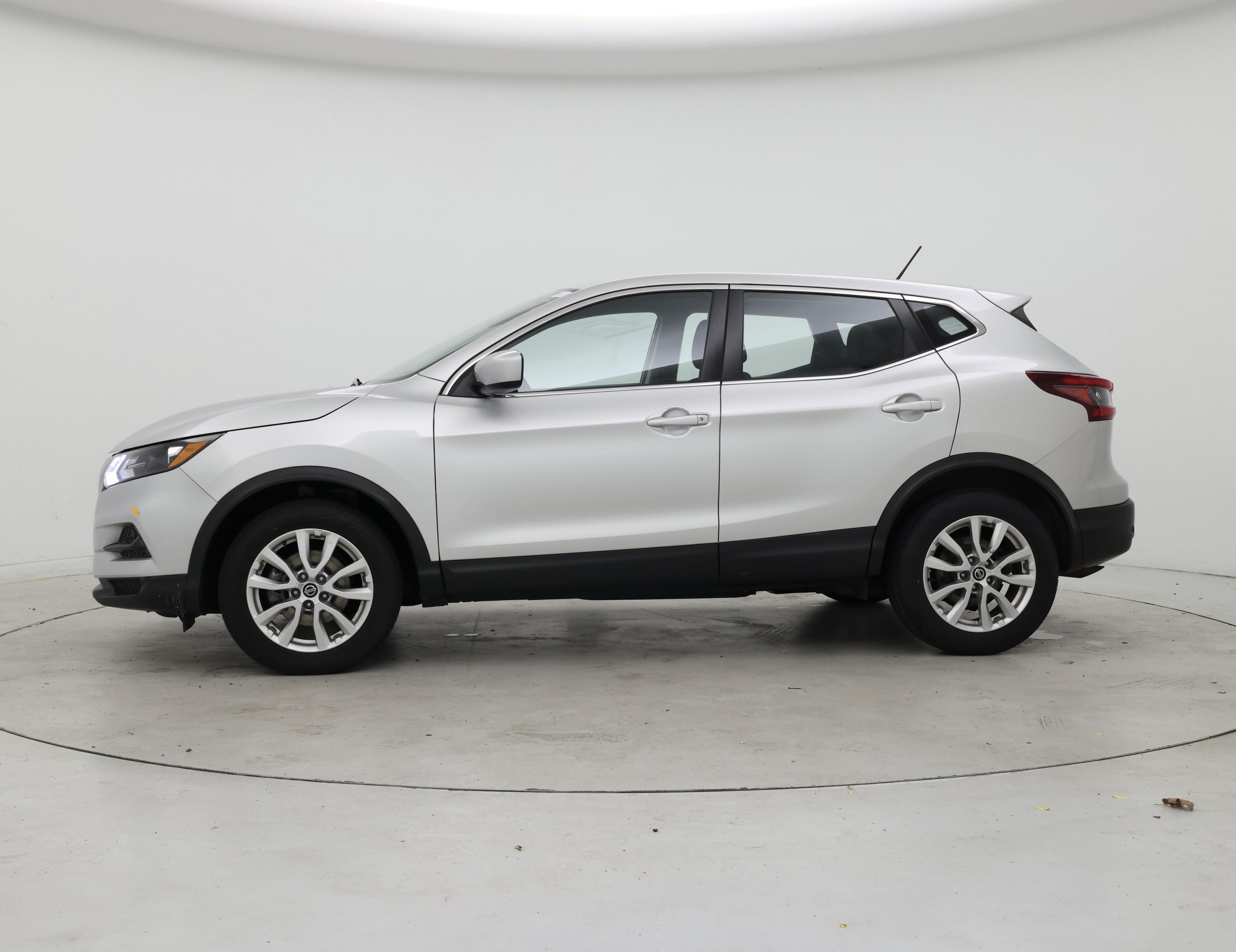 Thumbnail: 2021 Nissan Rogue Sport - 3