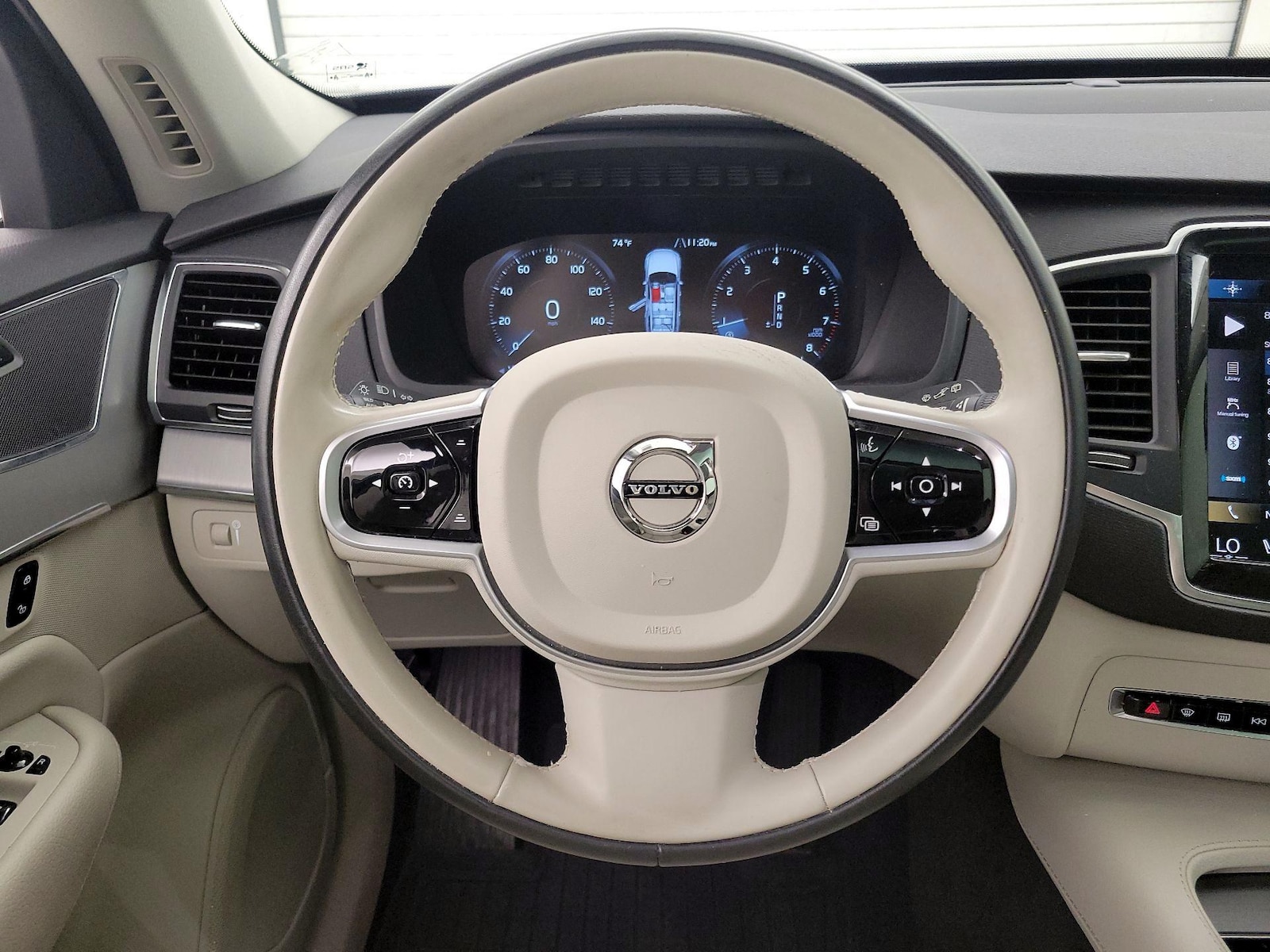 2022 Volvo XC90 Momentum - Photo 11