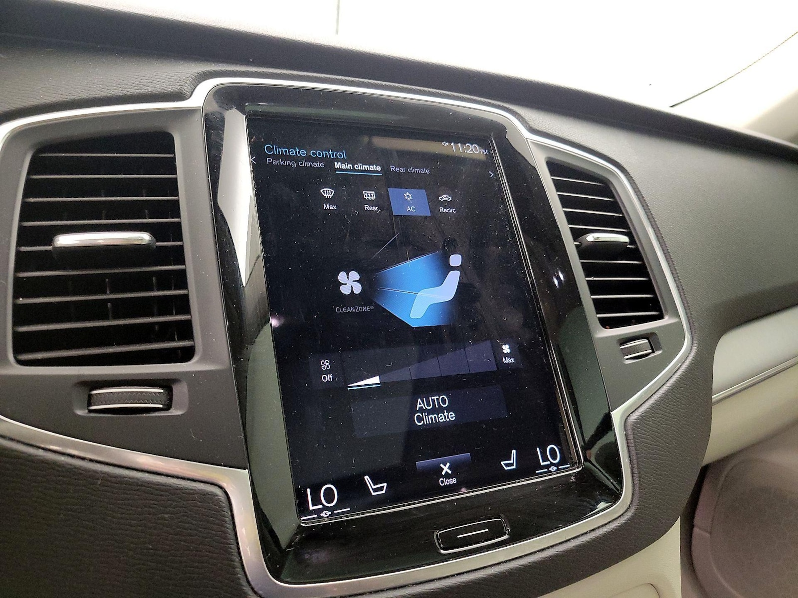 2022 Volvo XC90 Momentum - Photo 17