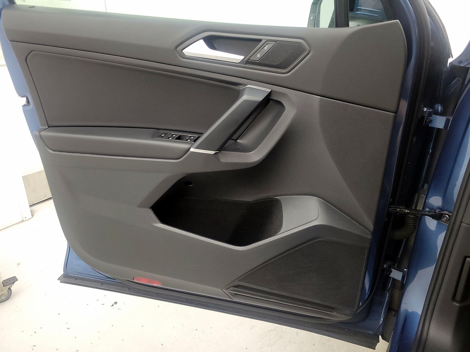 Thumbnail: 2020 Volkswagen Tiguan - 12
