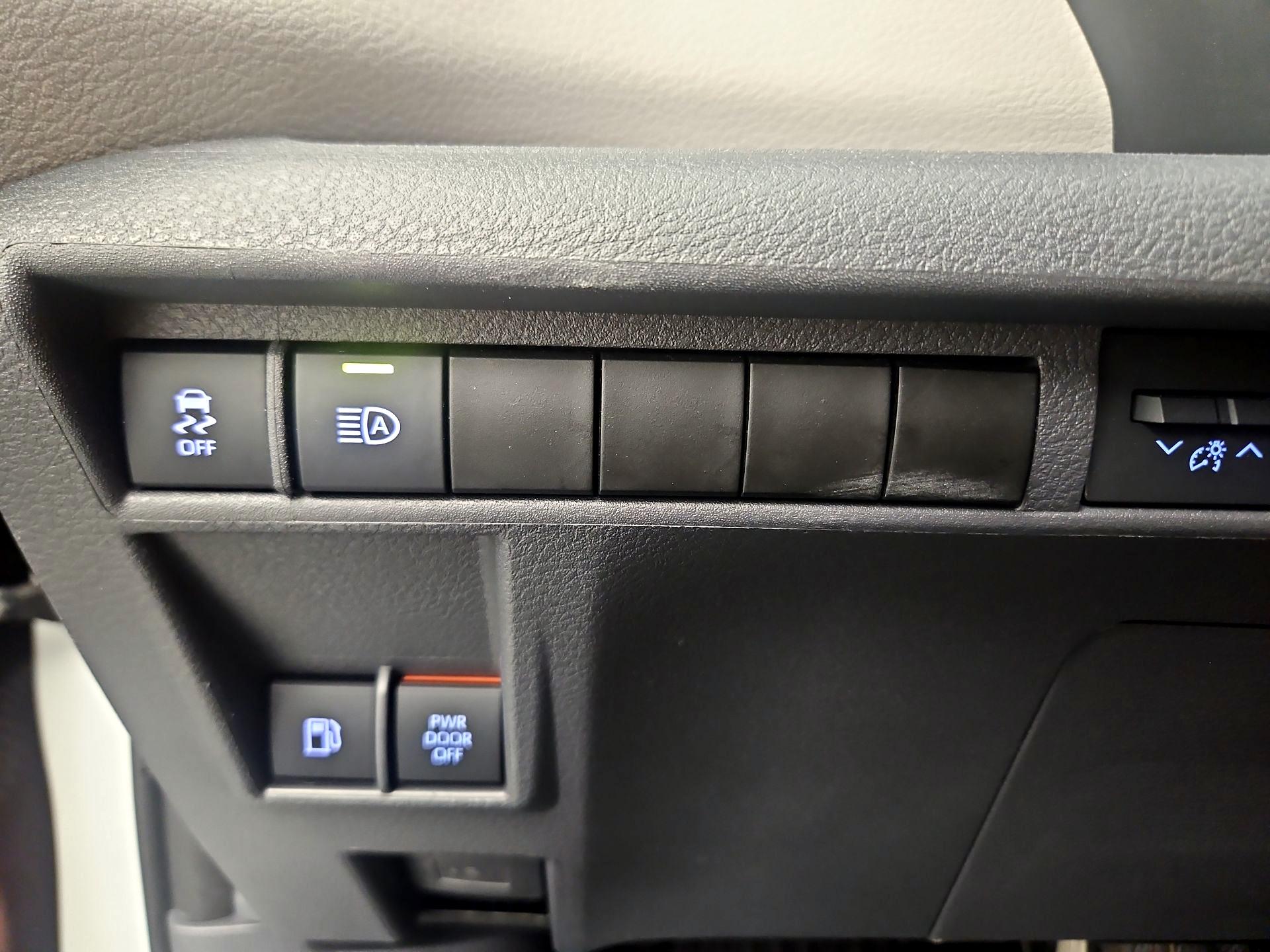 Thumbnail: 2022 Toyota Sienna - 13