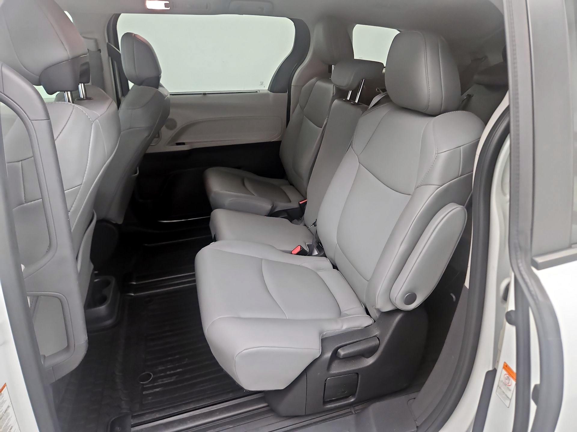 Thumbnail: 2022 Toyota Sienna - 19