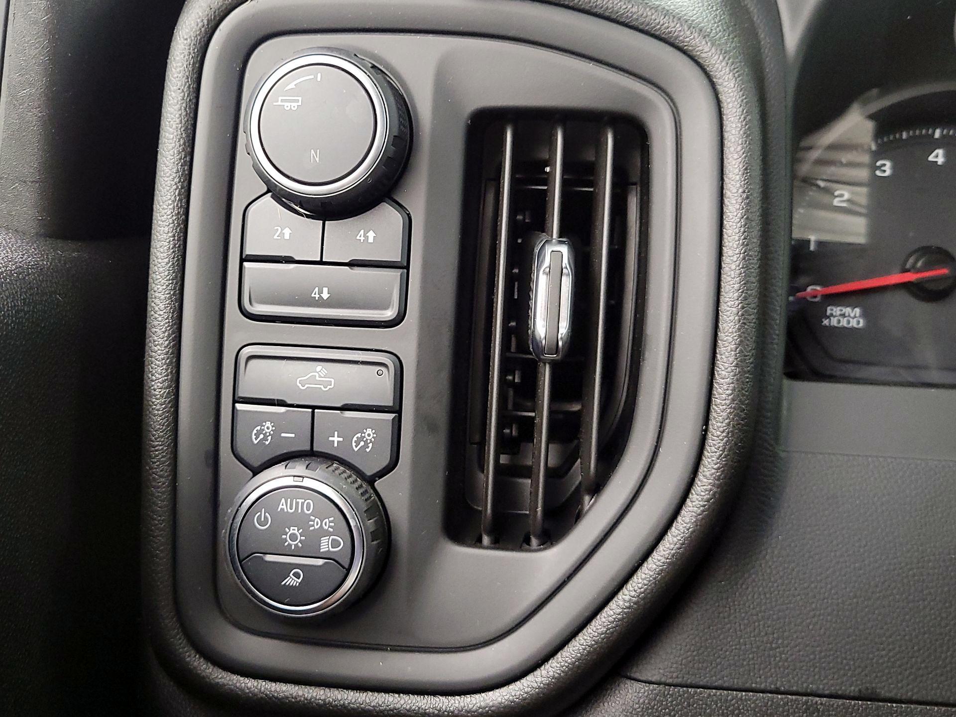 Thumbnail: 2021 Chevrolet Silverado 2500 - 13