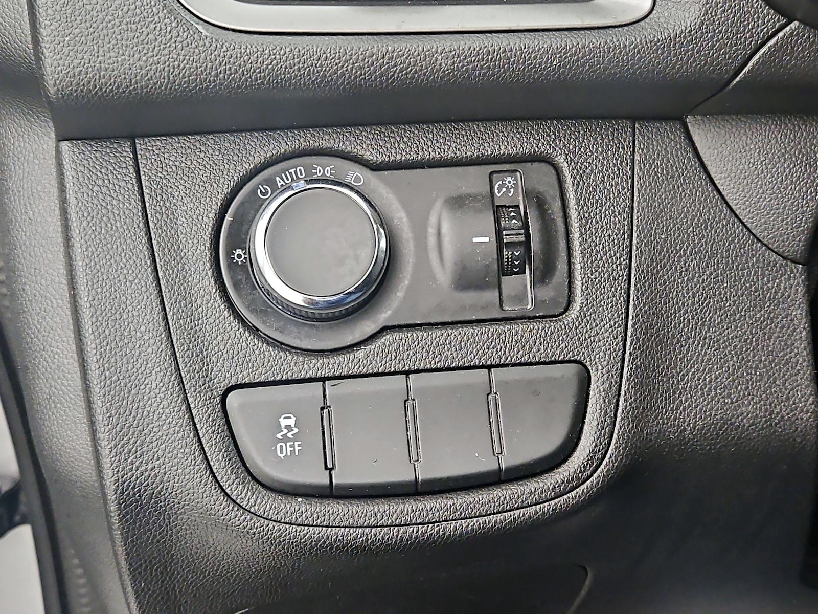 2021 Chevrolet Spark LS - Photo 14