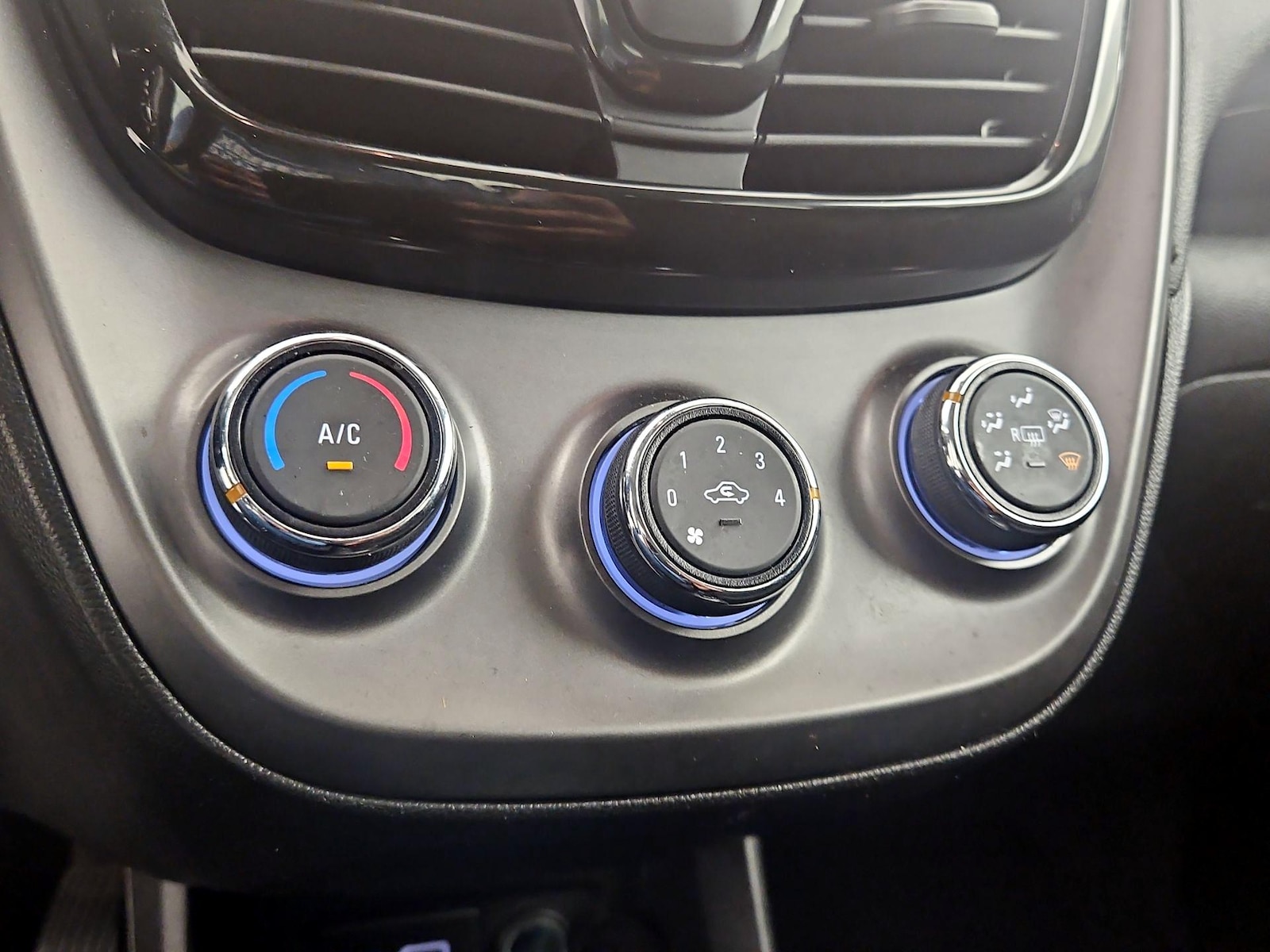 2021 Chevrolet Spark LS - Photo 16