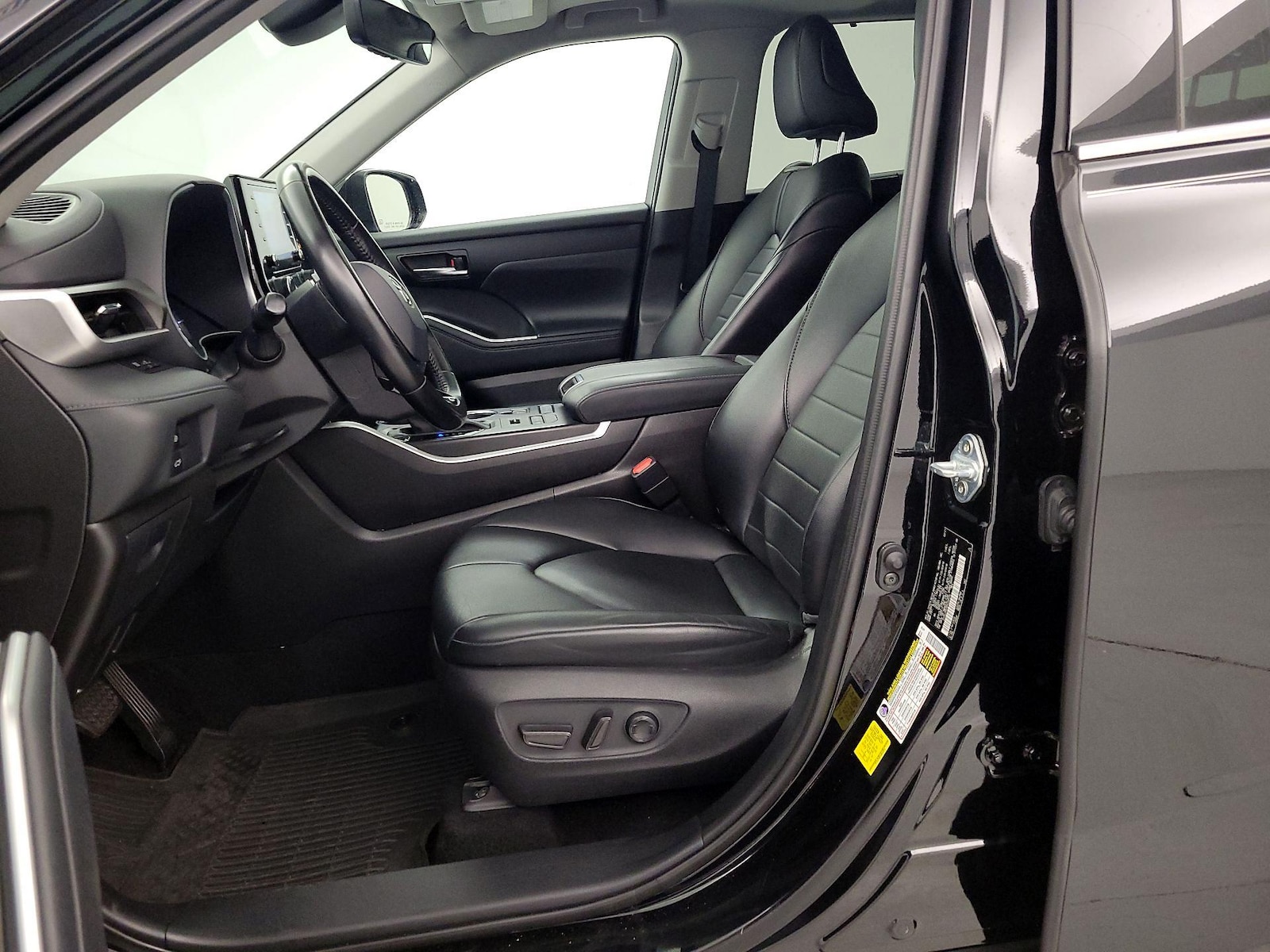 2021 Toyota Highlander XLE - Photo 12