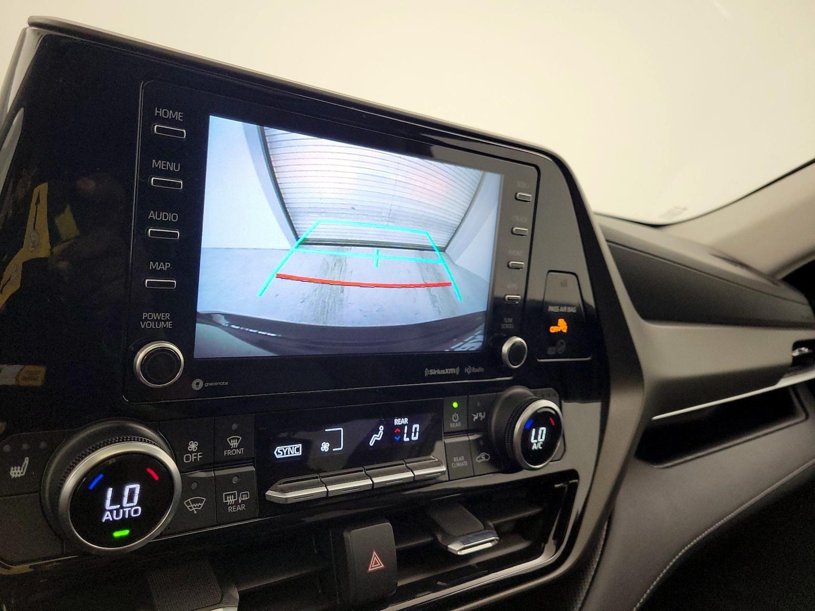 2021 Toyota Highlander XLE - Photo 16