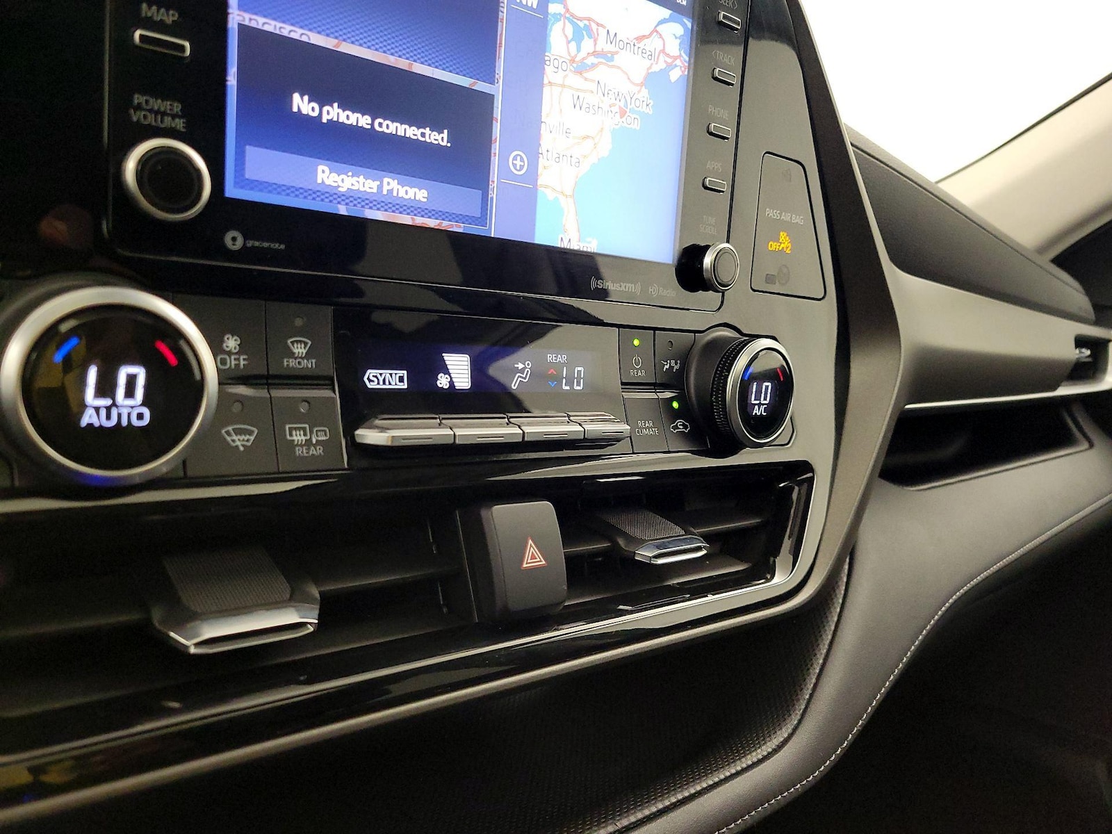 2021 Toyota Highlander XLE - Photo 18