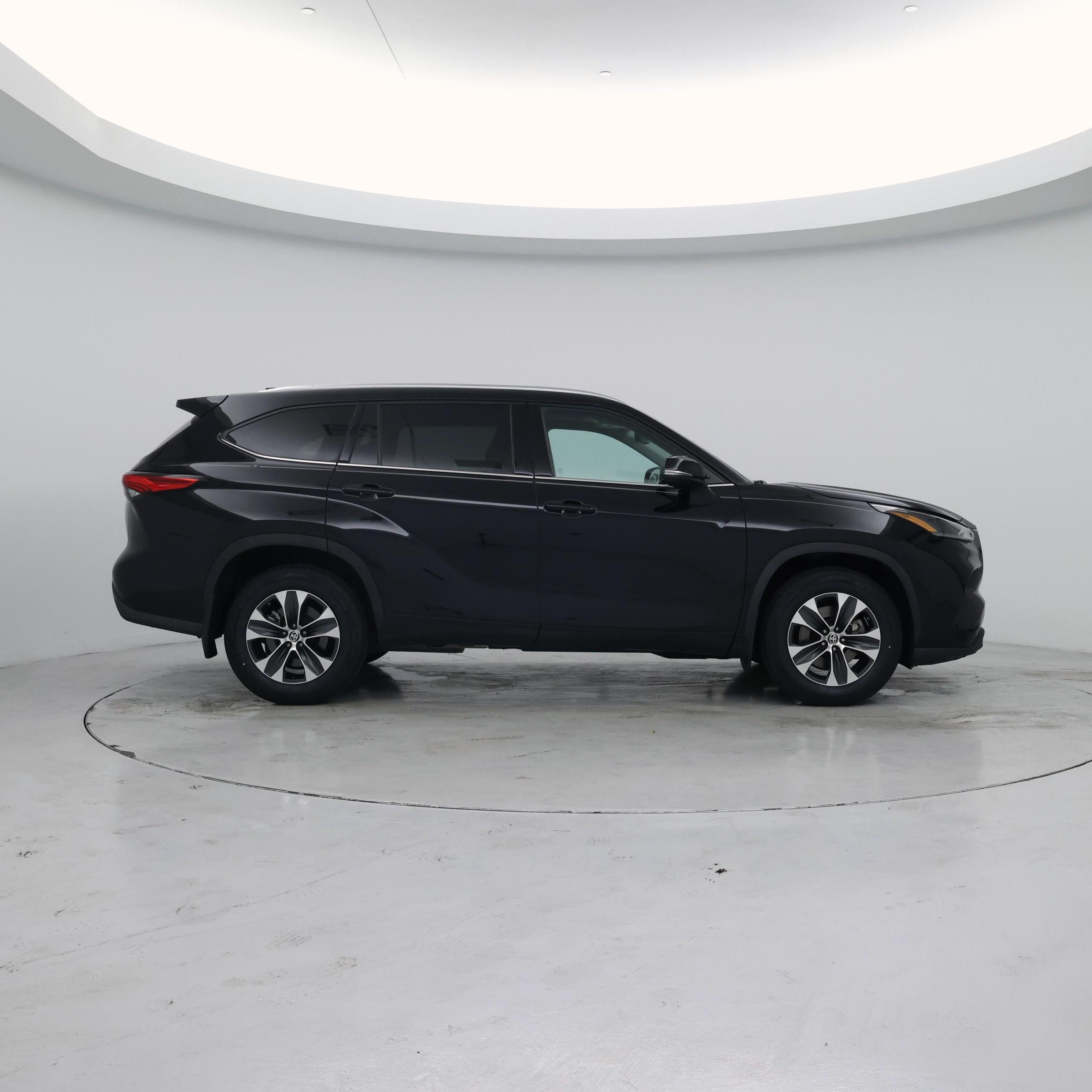 Thumbnail: 2021 Toyota Highlander - 7