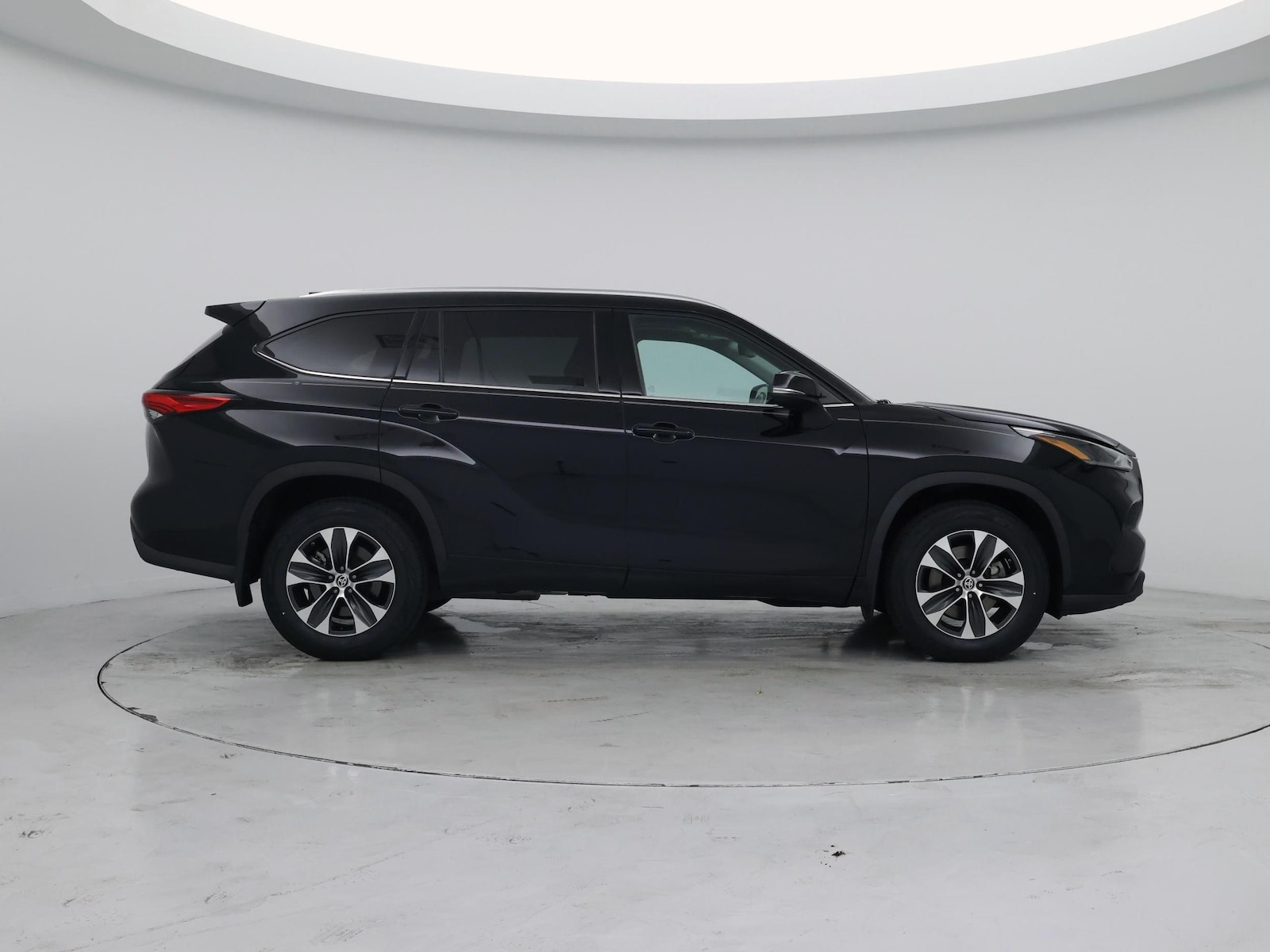 2021 Toyota Highlander XLE - Photo 8