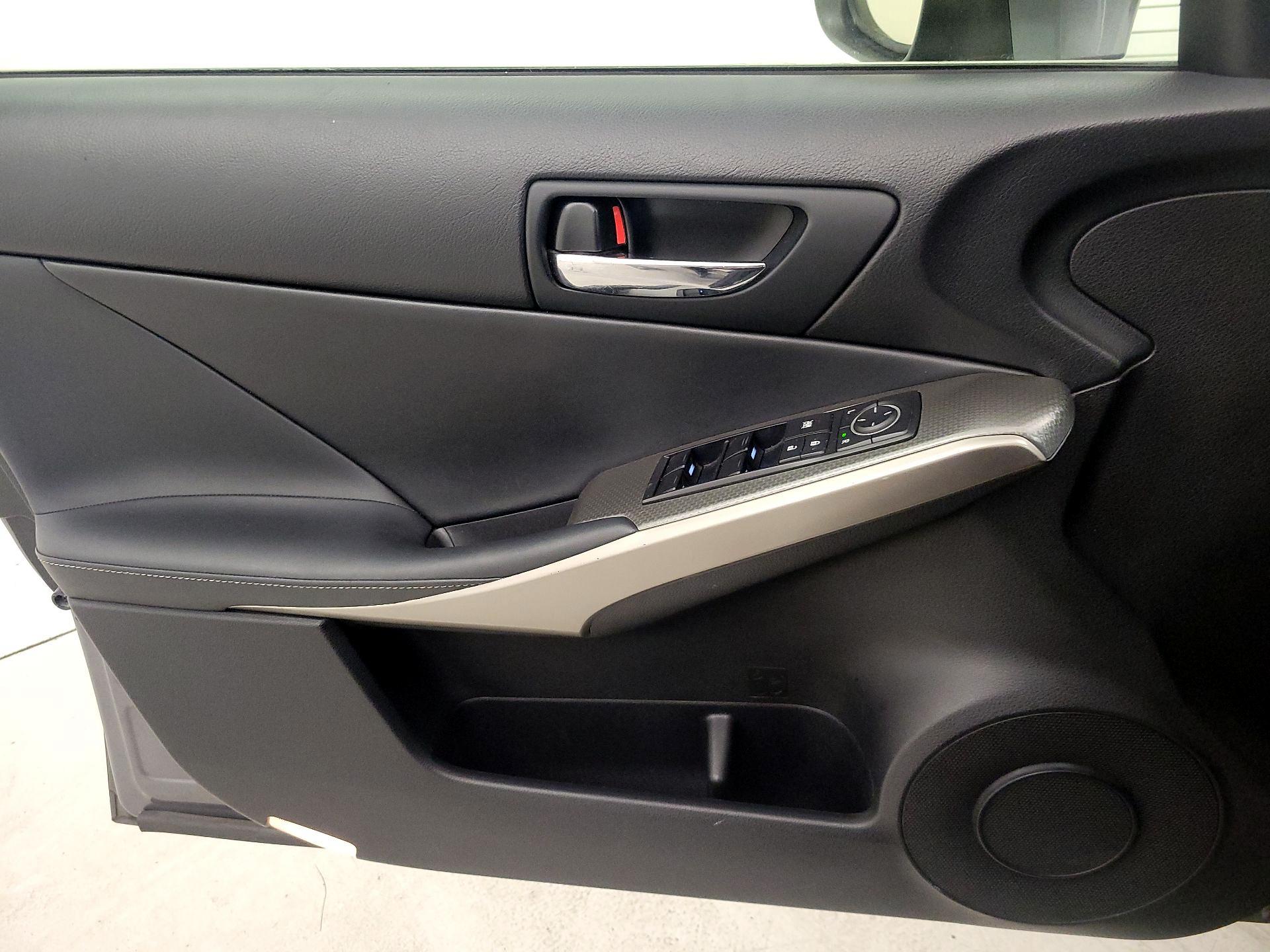 Thumbnail: 2015 Lexus IS - 12