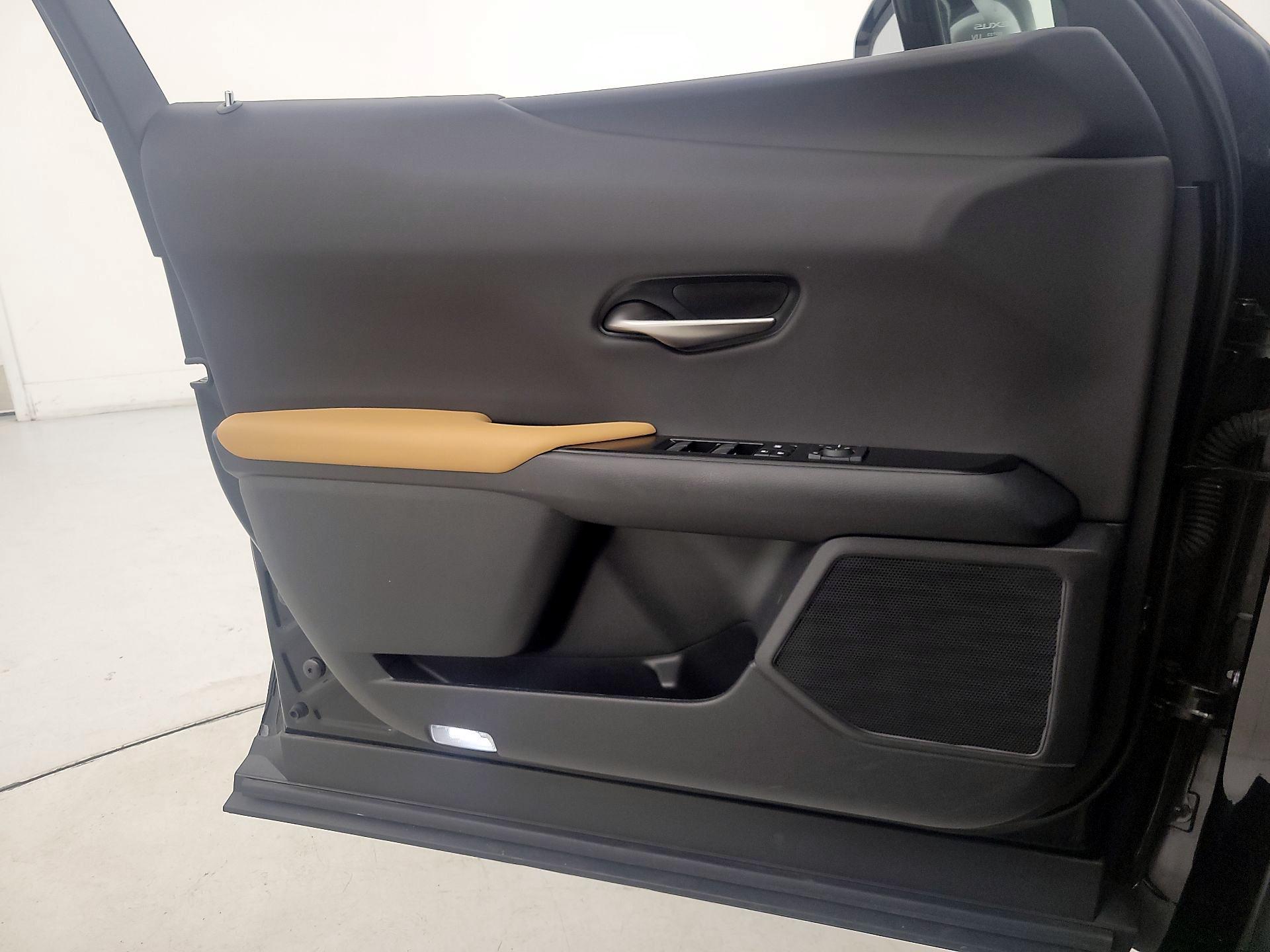Thumbnail: 2024 Lexus UX - 12