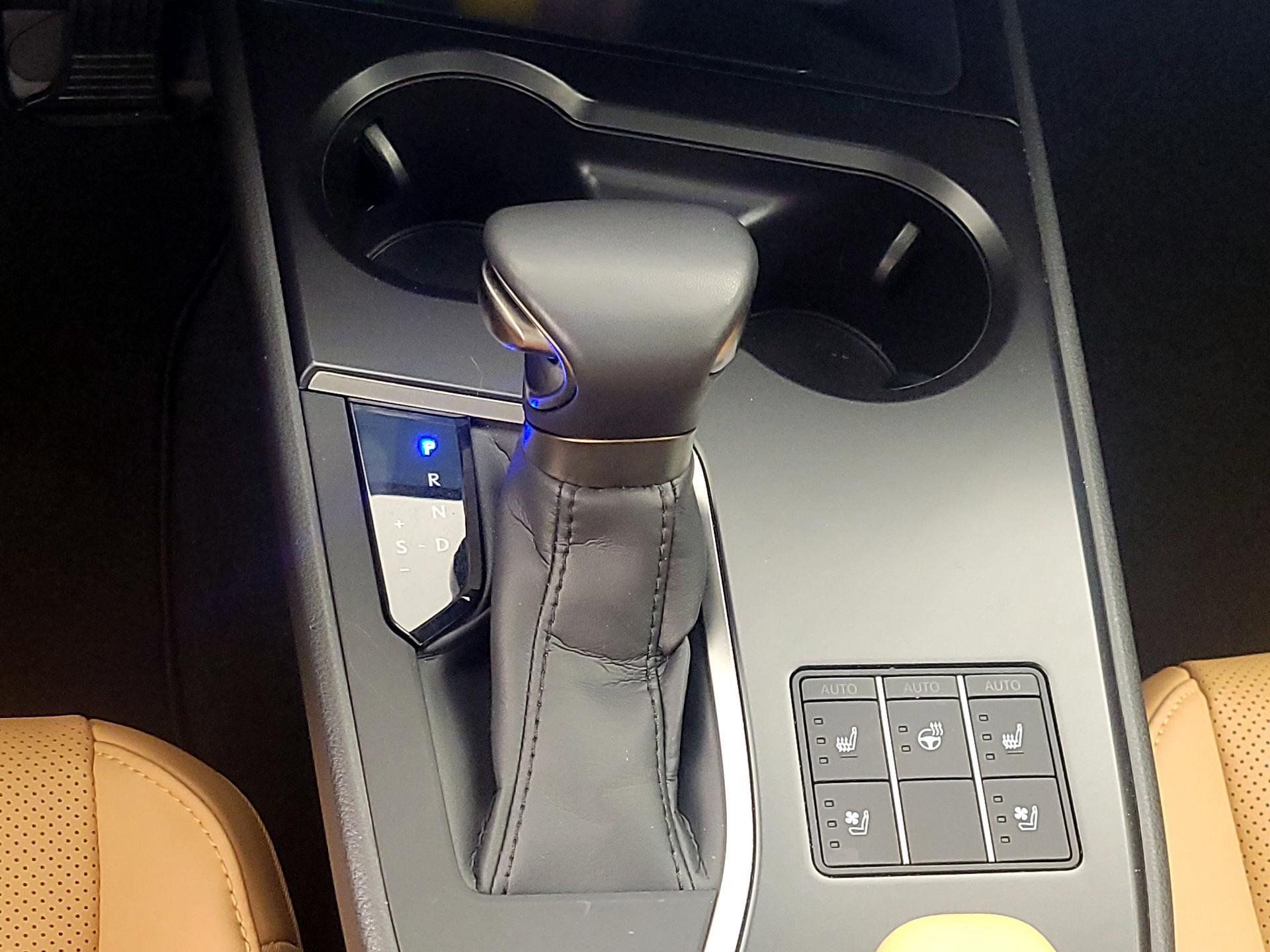Thumbnail: 2024 Lexus UX - 17