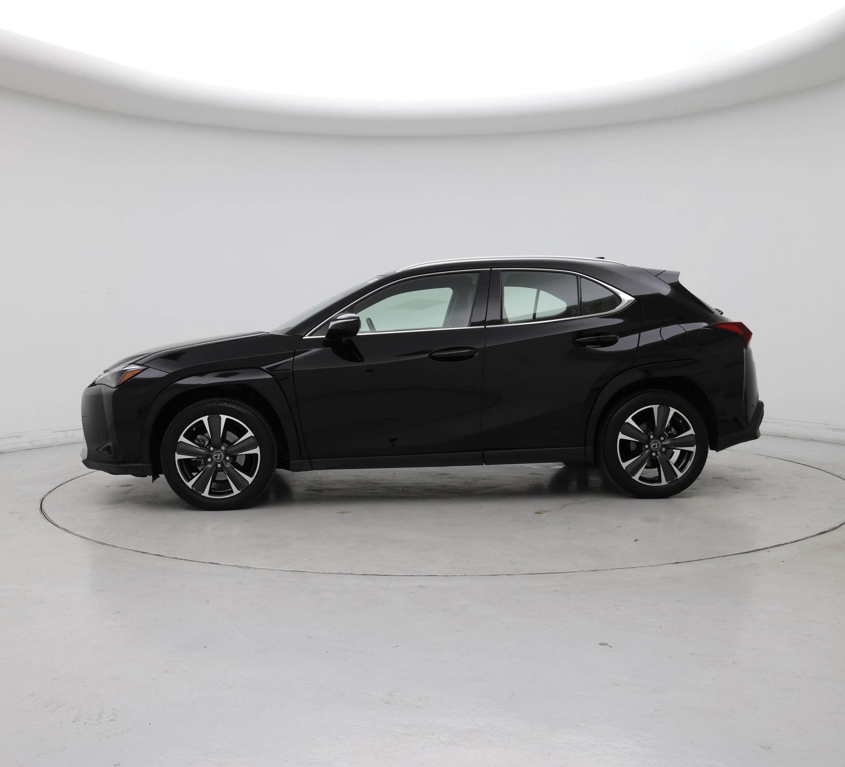 Thumbnail: 2024 Lexus UX - 3