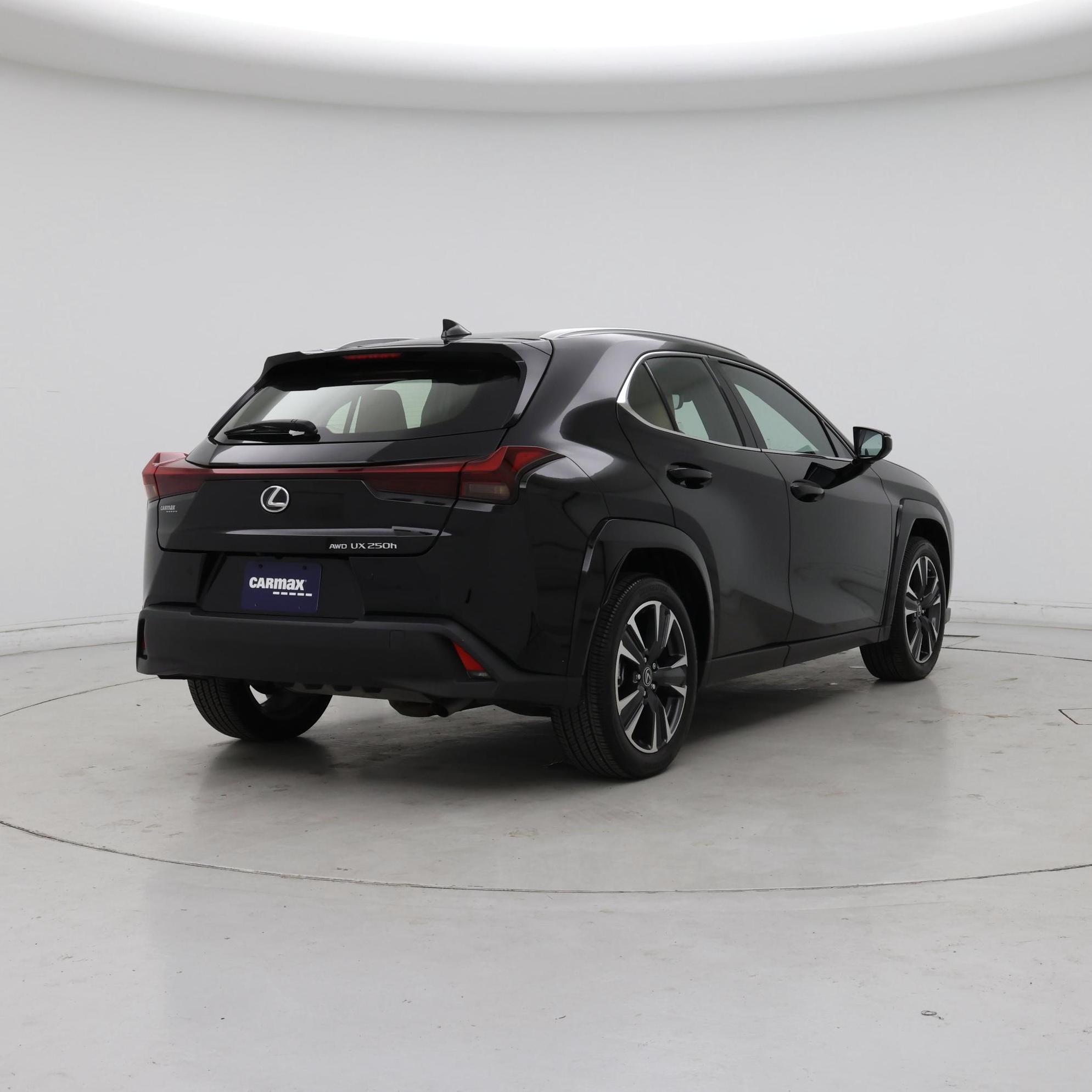 Thumbnail: 2024 Lexus UX - 8