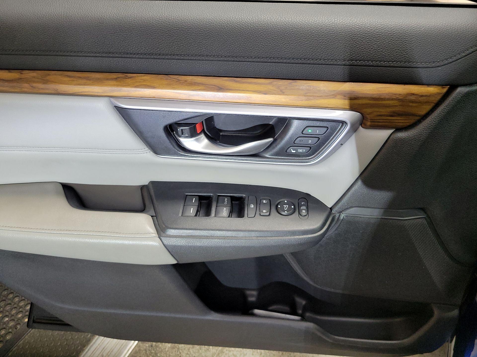 Thumbnail: 2017 Honda CR-V - 12