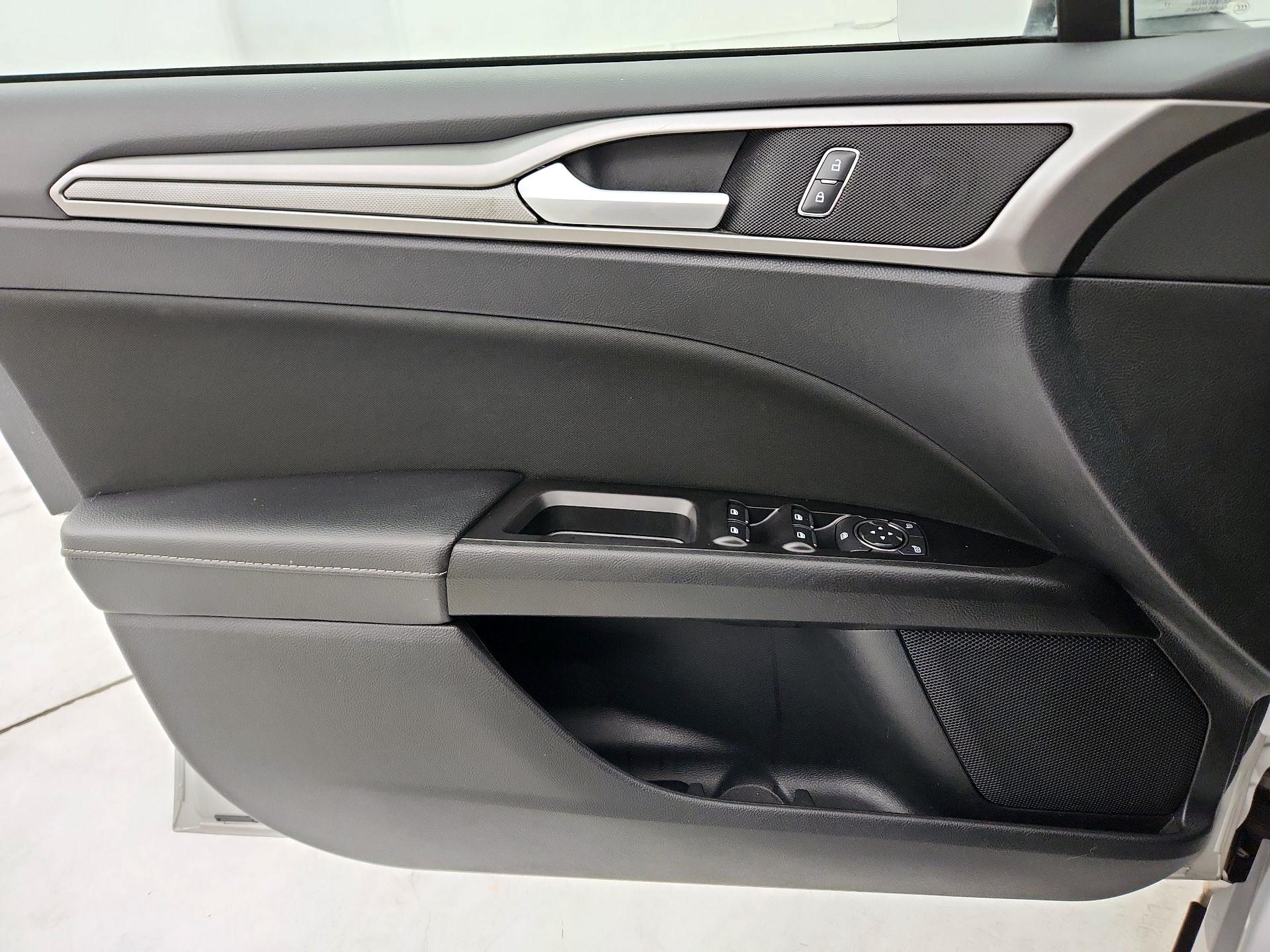 Thumbnail: 2017 Ford Fusion - 12
